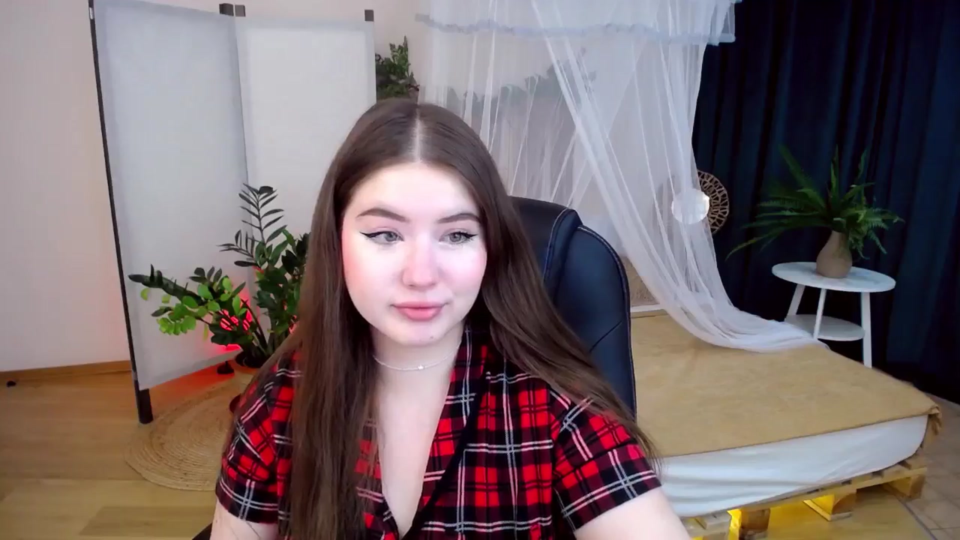 Gallery image thumbnail from AdmireMyEyes's myfreecams stream on, 10/14/2024, 18:27 image 18 of 20