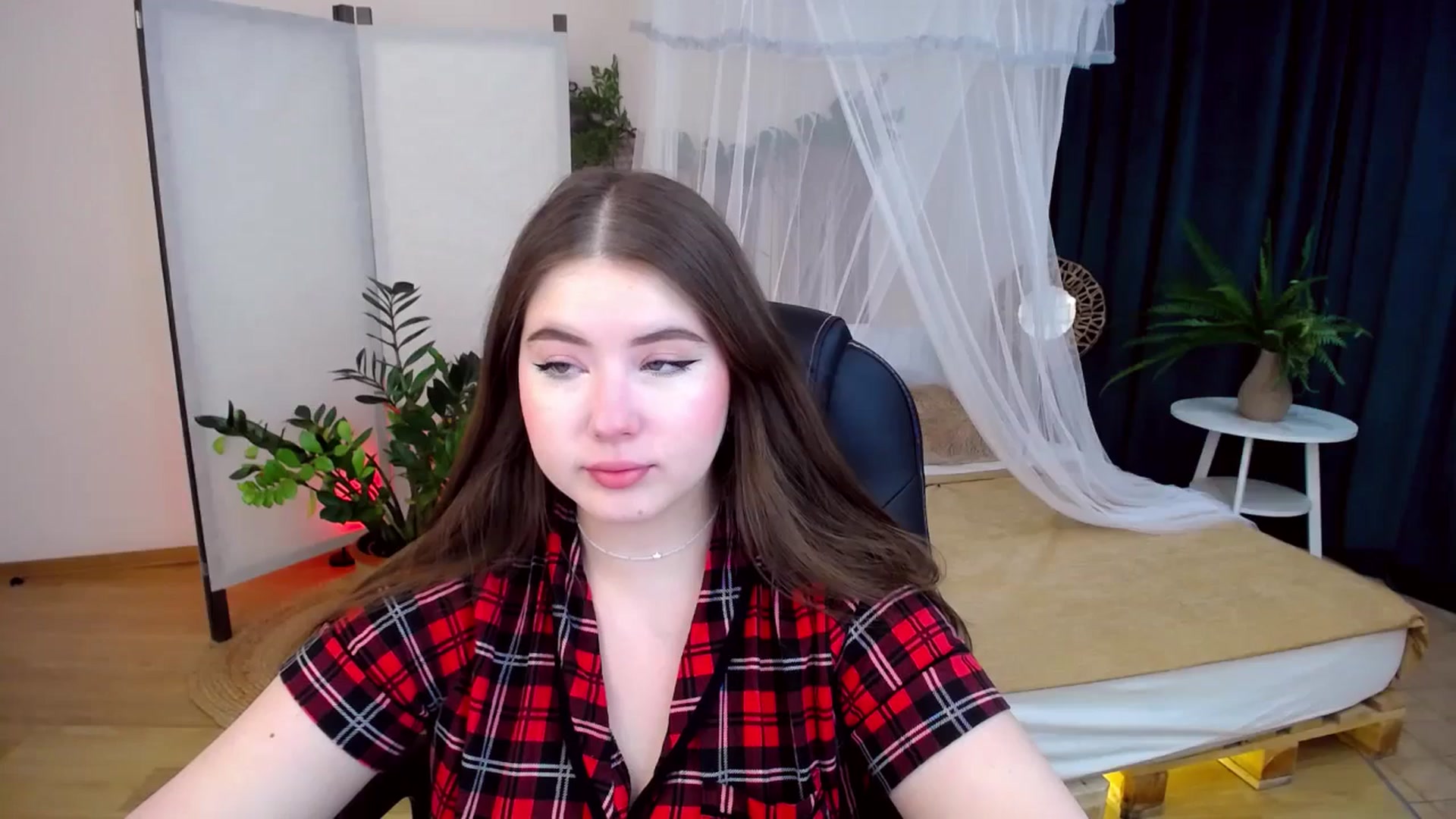 Gallery image thumbnail from AdmireMyEyes's myfreecams stream on, 10/14/2024, 18:27 image 2 of 20