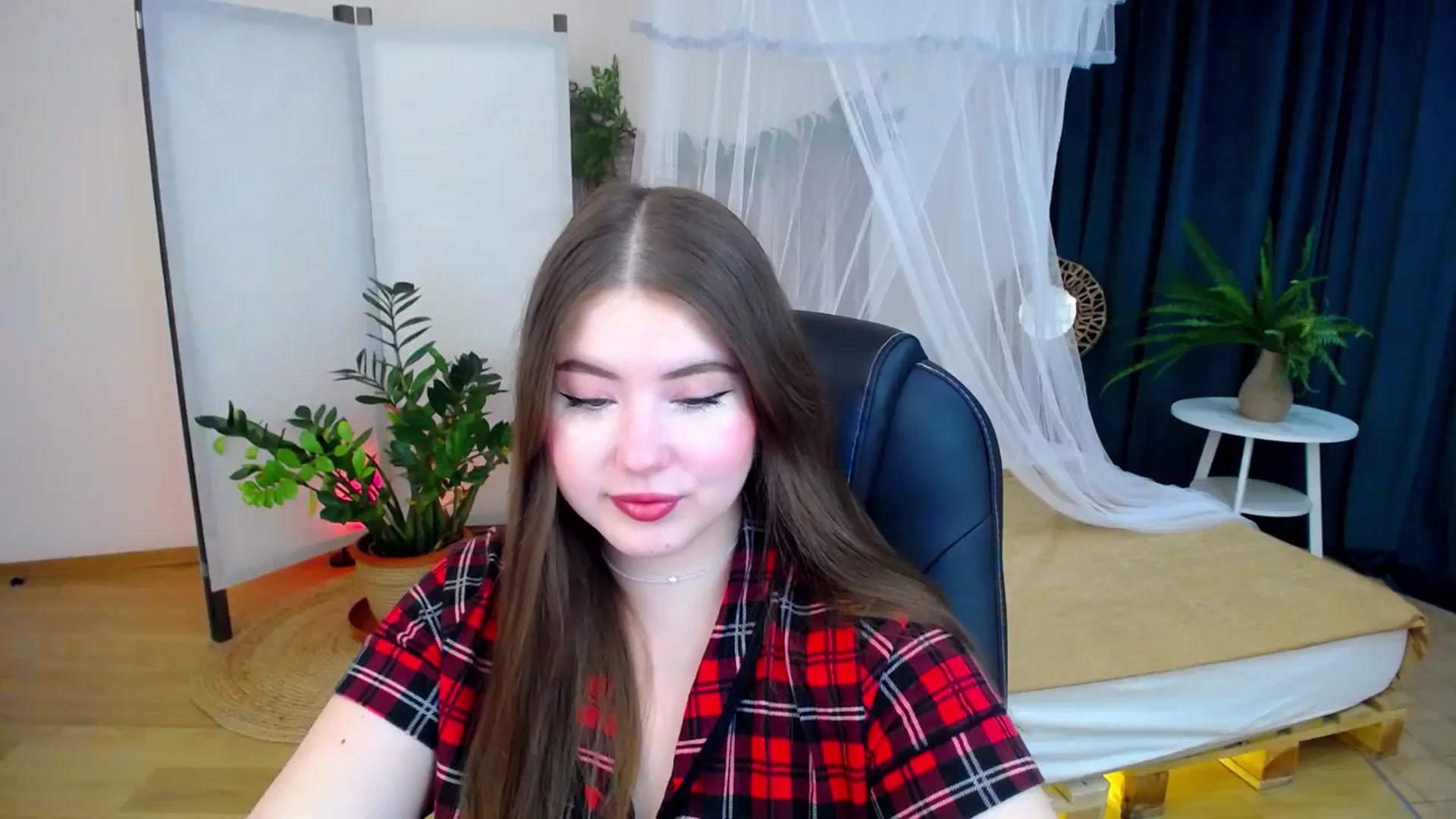 Gallery image thumbnail from AdmireMyEyes's myfreecams stream on, 10/14/2024, 19:05 image 10 of 20