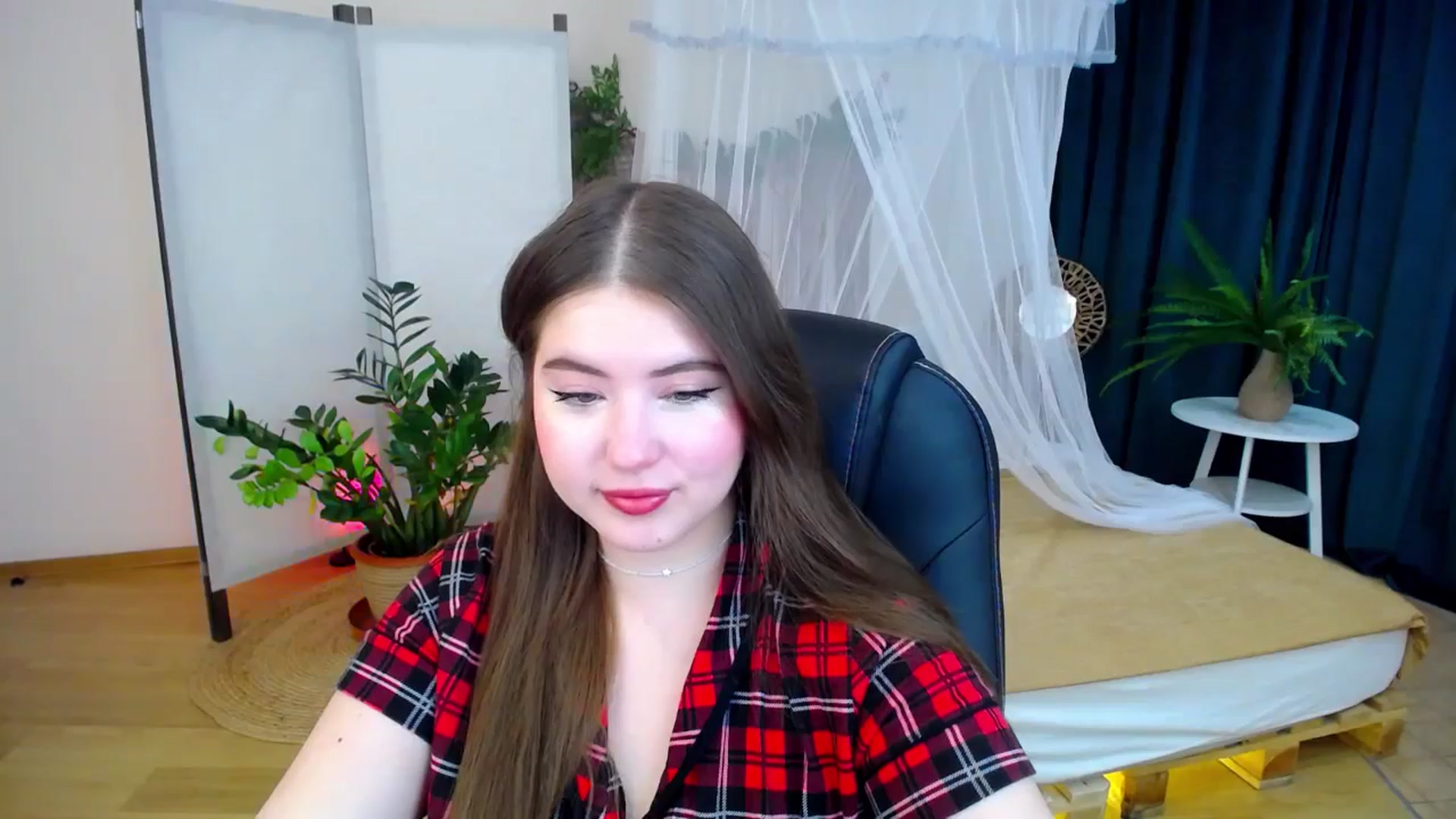 Gallery image thumbnail from AdmireMyEyes's myfreecams stream on, 10/14/2024, 19:05 image 14 of 20