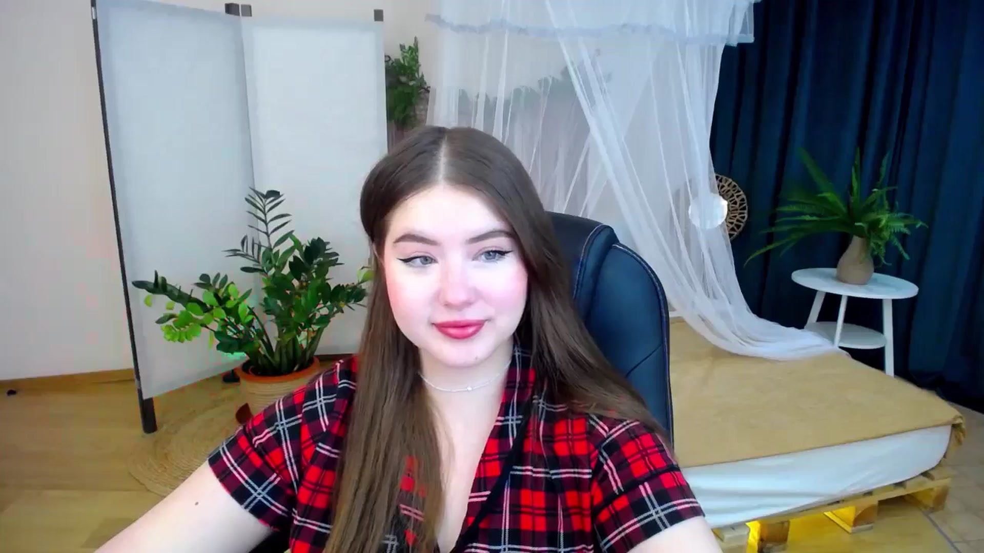 Gallery image thumbnail from AdmireMyEyes's myfreecams stream on, 10/14/2024, 19:05 image 11 of 20