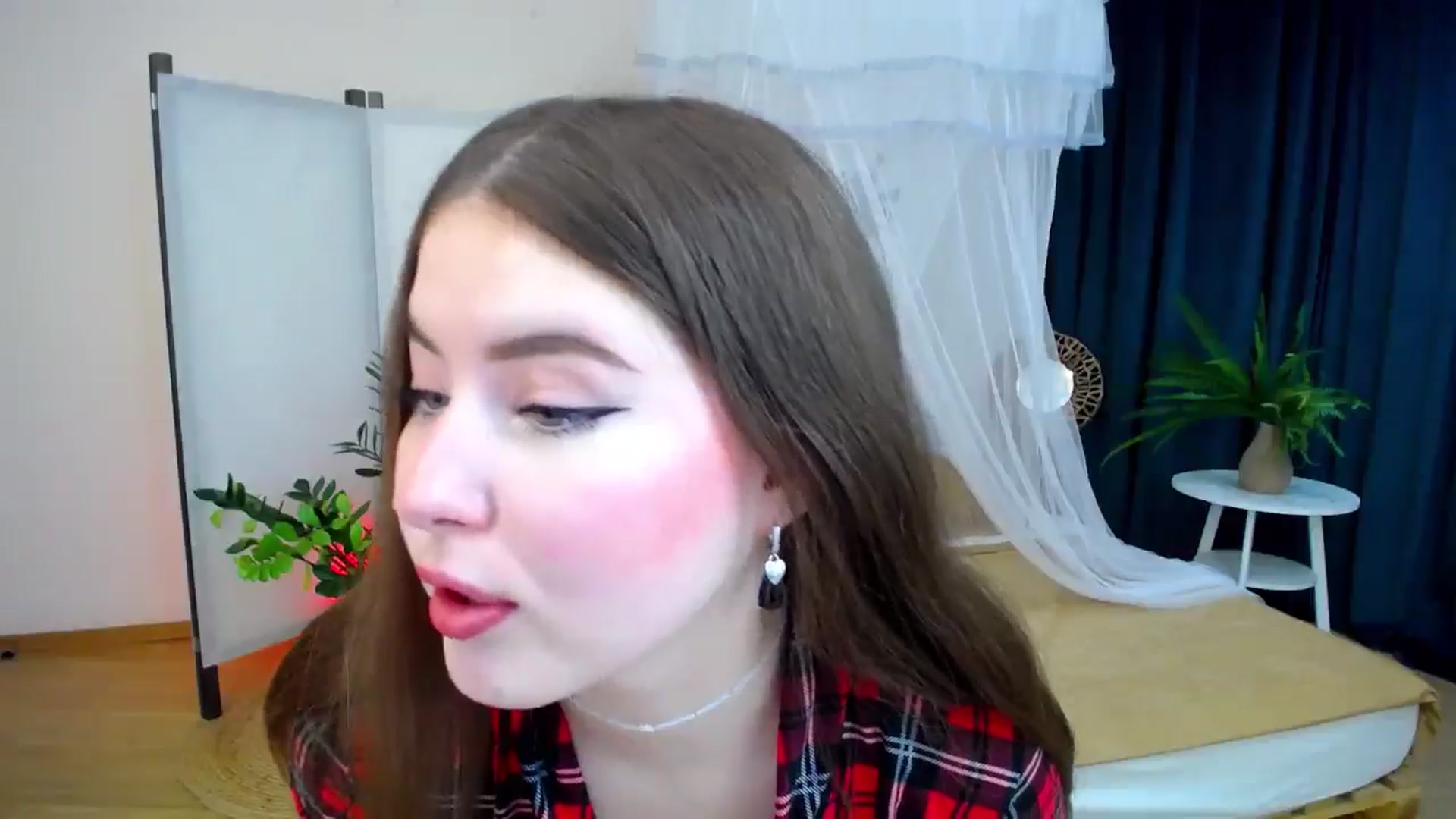Gallery image thumbnail from AdmireMyEyes's myfreecams stream on, 10/14/2024, 19:05 image 15 of 20