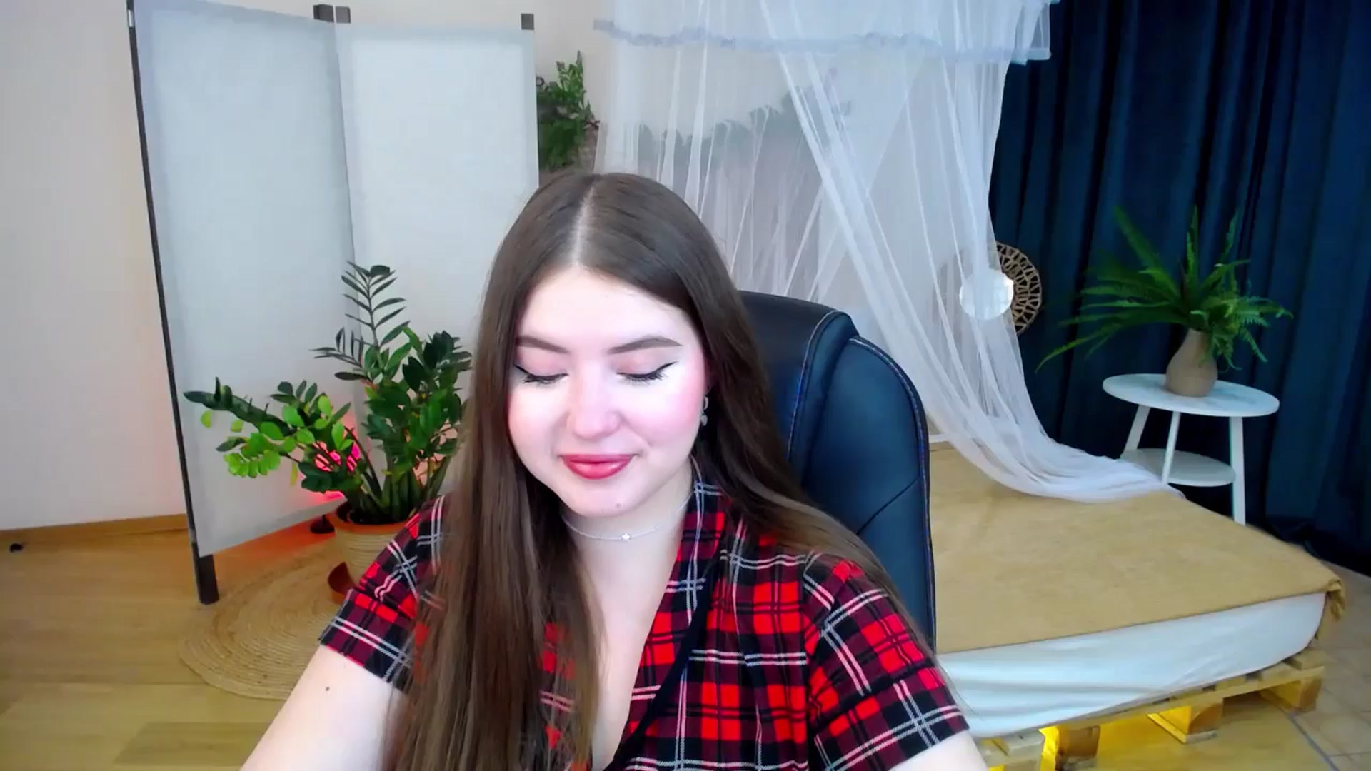 Gallery image thumbnail from AdmireMyEyes's myfreecams stream on, 10/14/2024, 19:05 image 4 of 20
