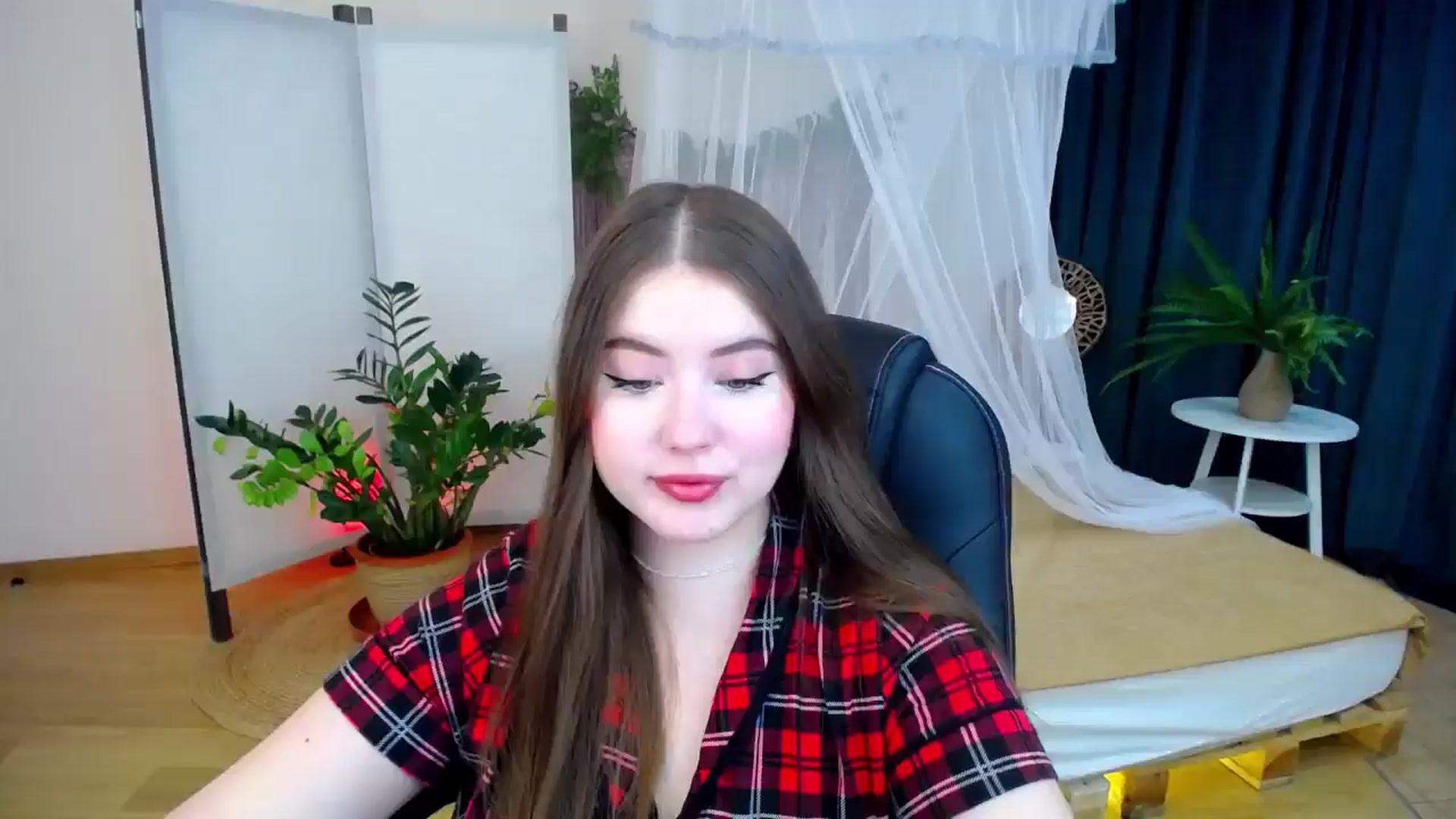 Gallery image thumbnail from AdmireMyEyes's myfreecams stream on, 10/14/2024, 19:05 image 9 of 20