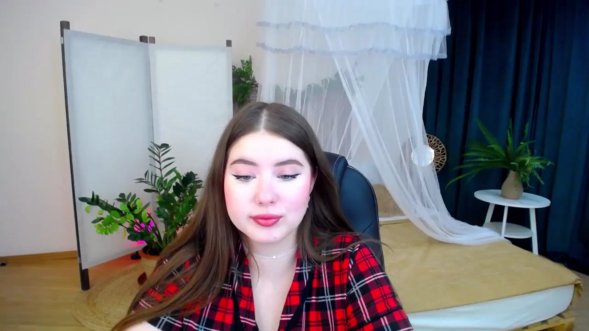 Gallery image thumbnail from AdmireMyEyes's myfreecams stream on, 10/14/2024, 19:05 image 20 of 20