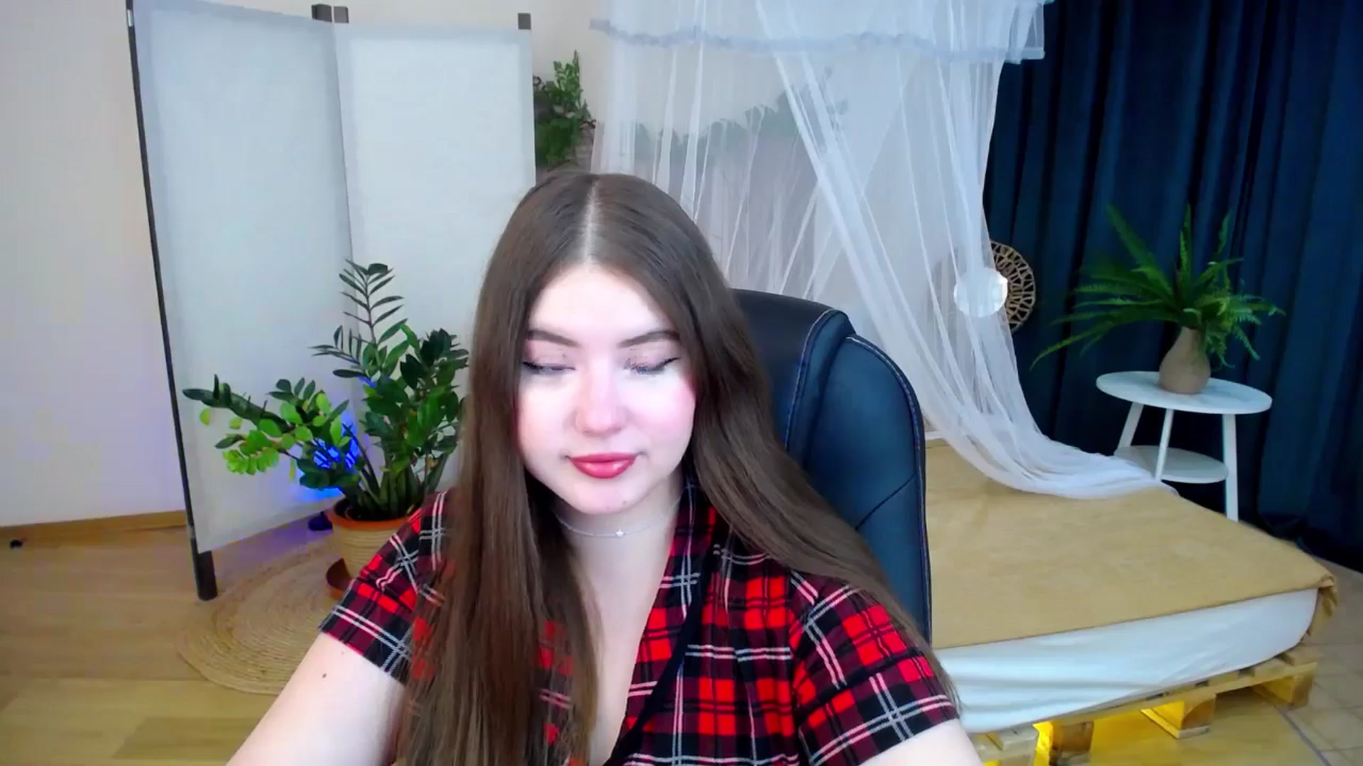 Gallery image thumbnail from AdmireMyEyes's myfreecams stream on, 10/14/2024, 19:05 image 5 of 20