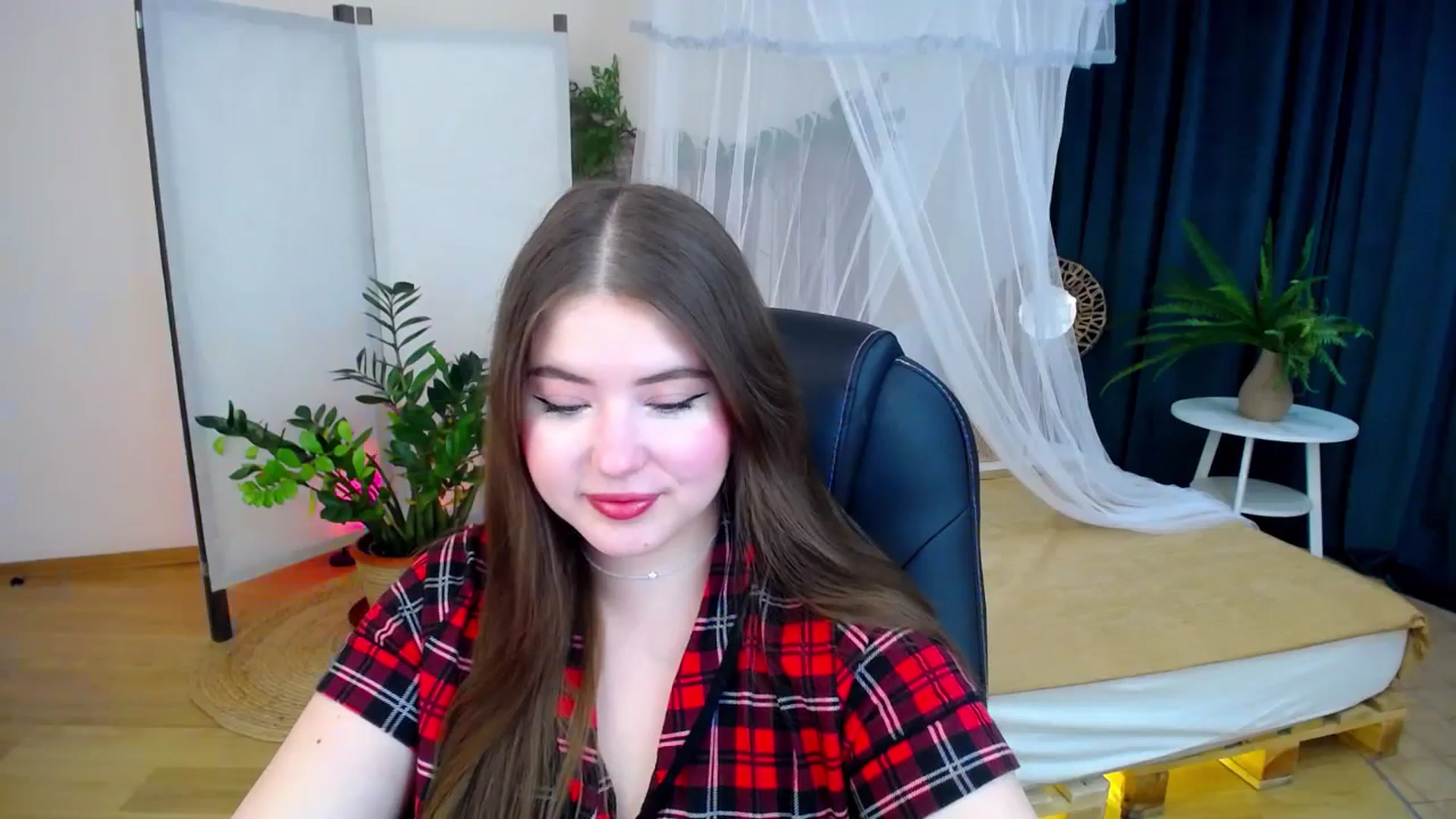 Gallery image thumbnail from AdmireMyEyes's myfreecams stream on, 10/14/2024, 19:05 image 13 of 20