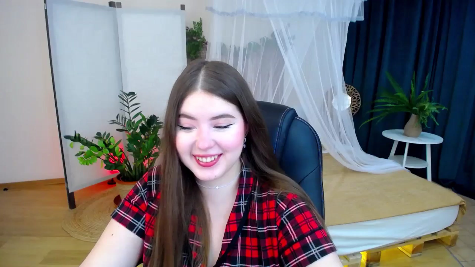 Gallery image thumbnail from AdmireMyEyes's myfreecams stream on, 10/14/2024, 19:05 image 3 of 20