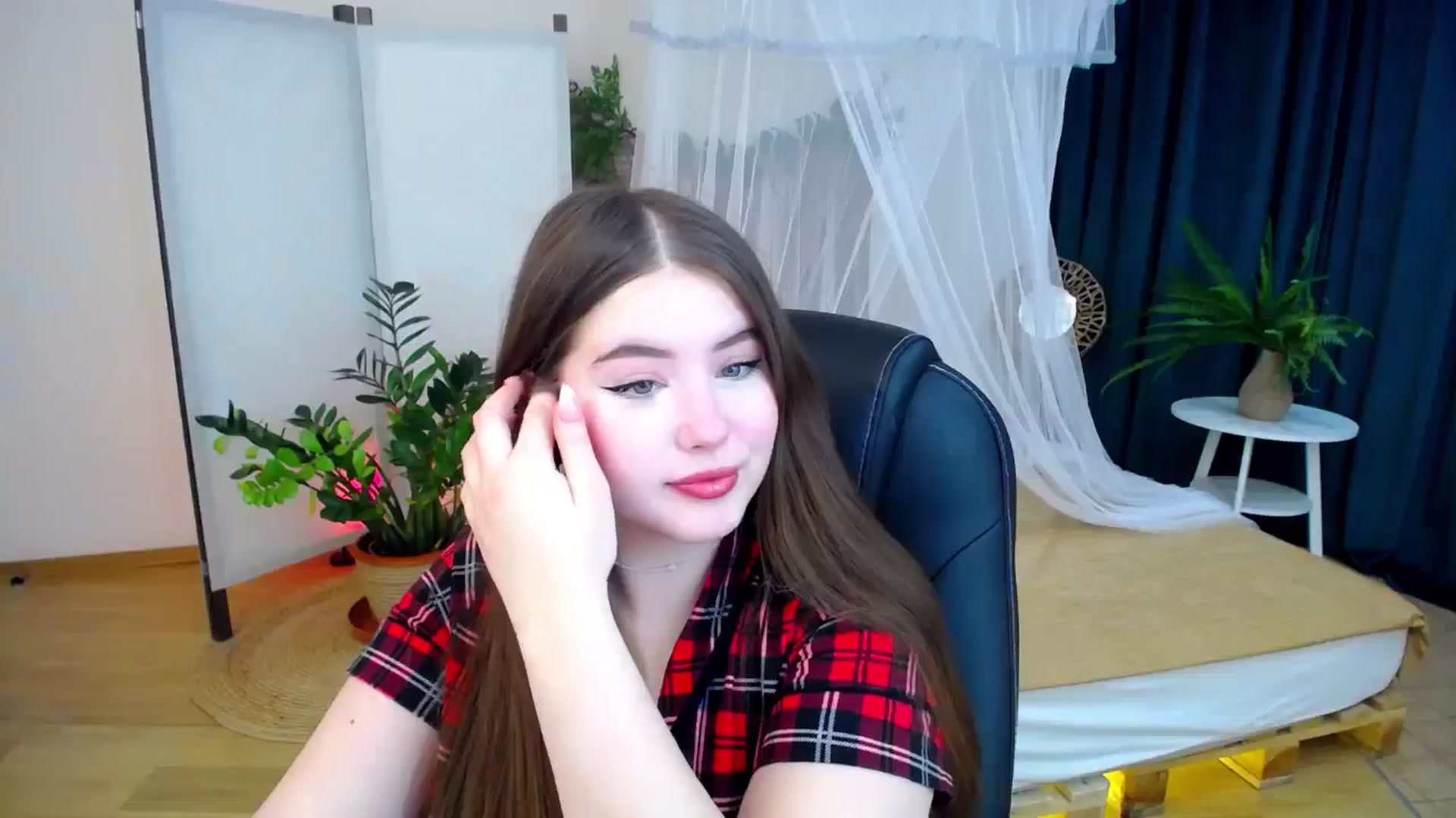Gallery image thumbnail from AdmireMyEyes's myfreecams stream on, 10/14/2024, 19:05 image 6 of 20