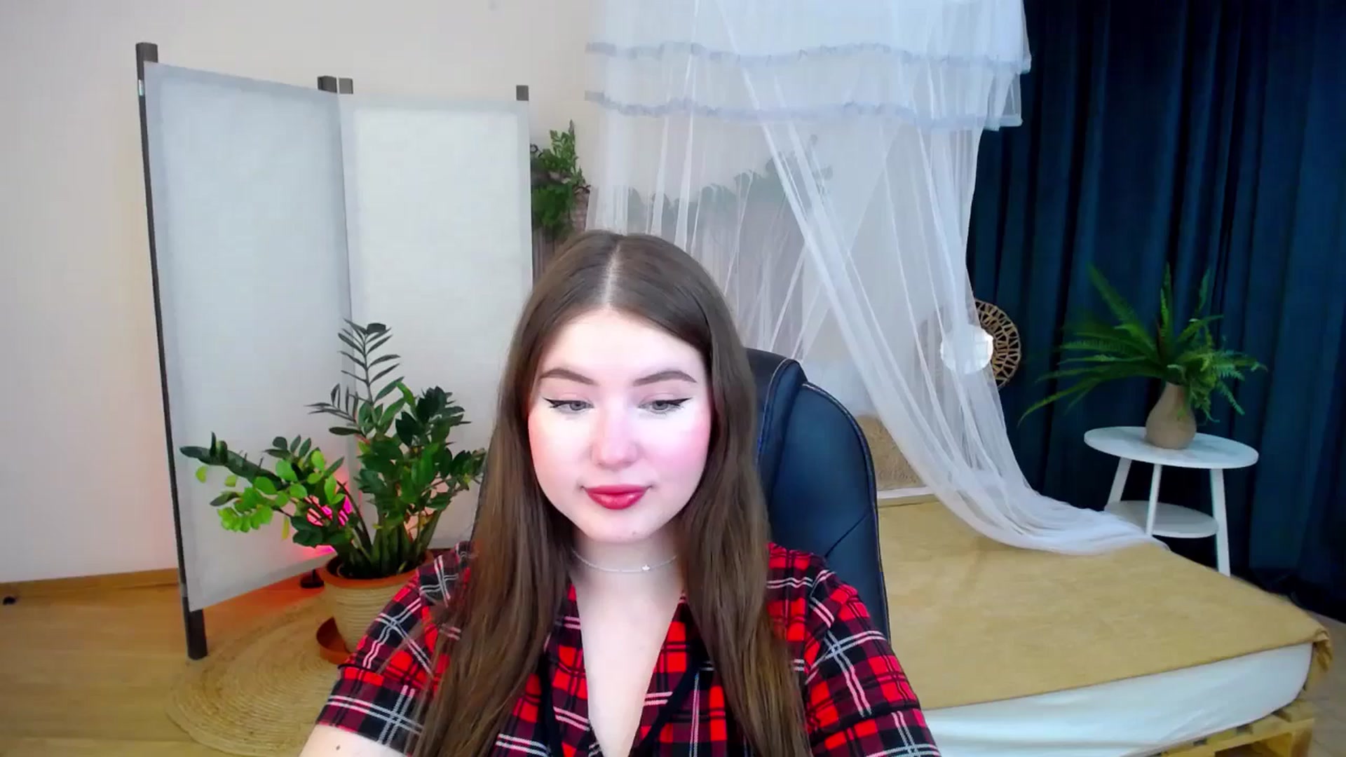 Gallery image thumbnail from AdmireMyEyes's myfreecams stream on, 10/14/2024, 19:46 image 17 of 20