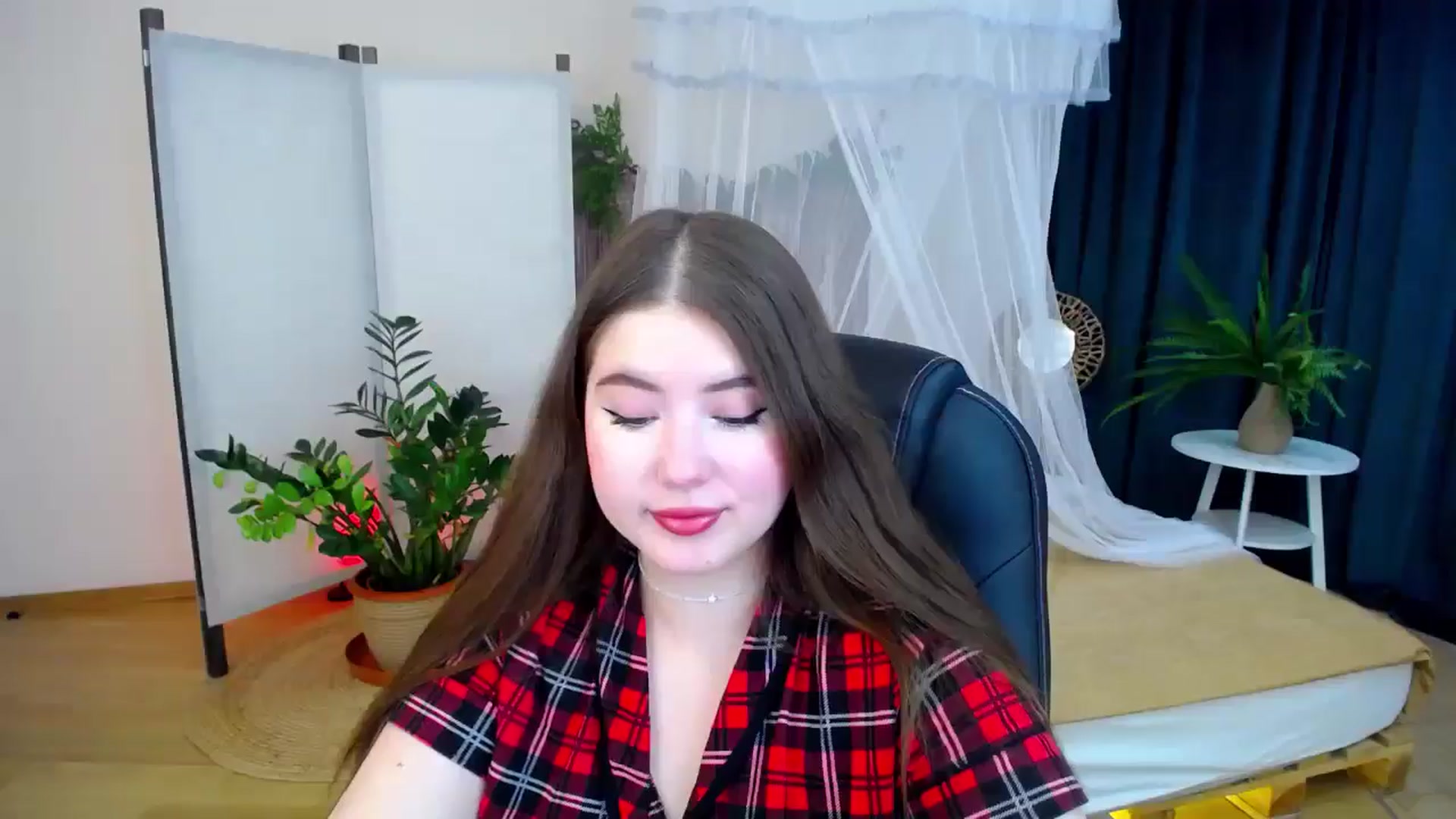 Gallery image thumbnail from AdmireMyEyes's myfreecams stream on, 10/14/2024, 19:46 image 4 of 20