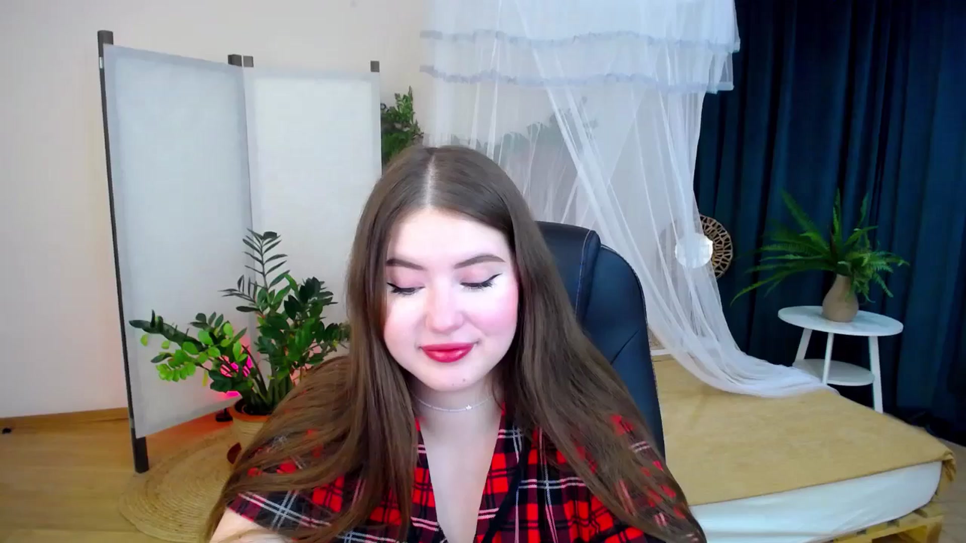 Gallery image thumbnail from AdmireMyEyes's myfreecams stream on, 10/14/2024, 19:46 image 15 of 20