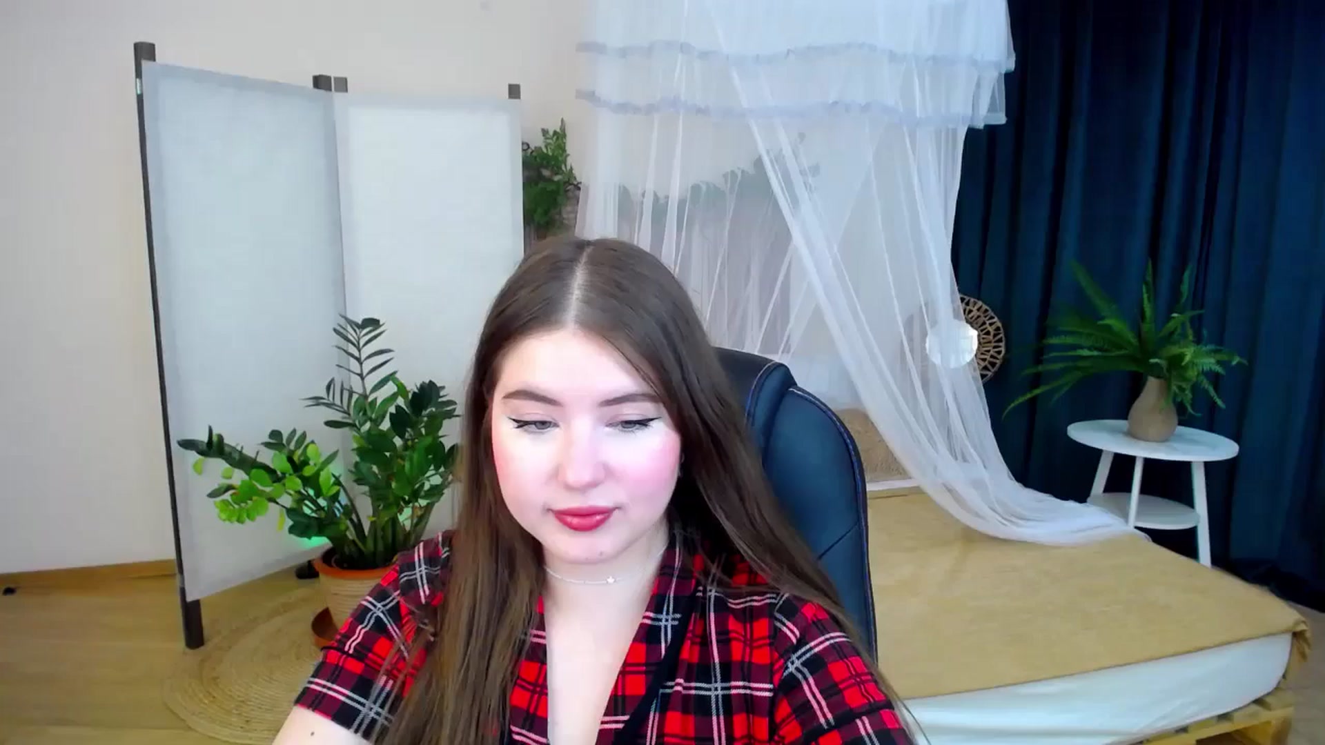 Gallery image thumbnail from AdmireMyEyes's myfreecams stream on, 10/14/2024, 19:46 image 20 of 20