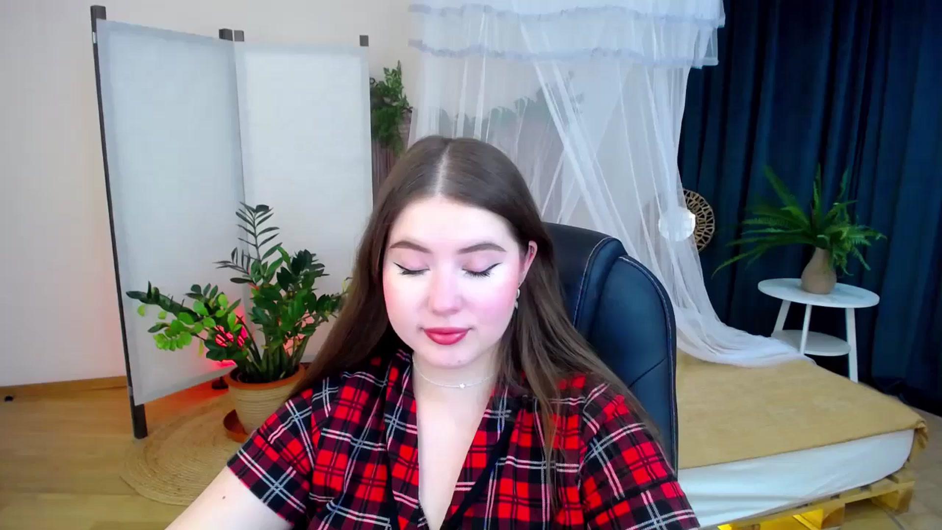 Gallery image thumbnail from AdmireMyEyes's myfreecams stream on, 10/14/2024, 19:46 image 5 of 20
