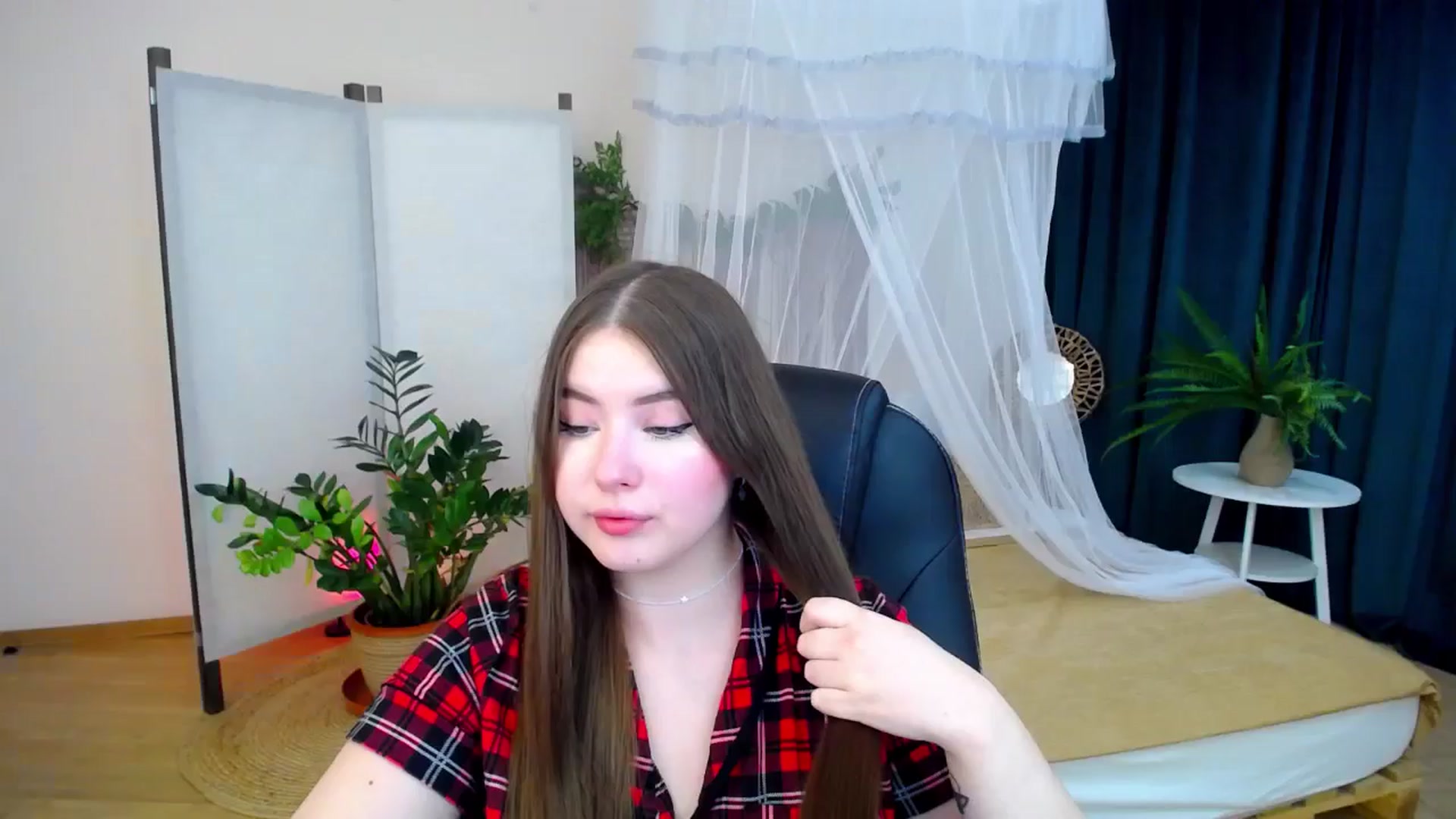 Gallery image thumbnail from AdmireMyEyes's myfreecams stream on, 10/14/2024, 20:32 image 1 of 20