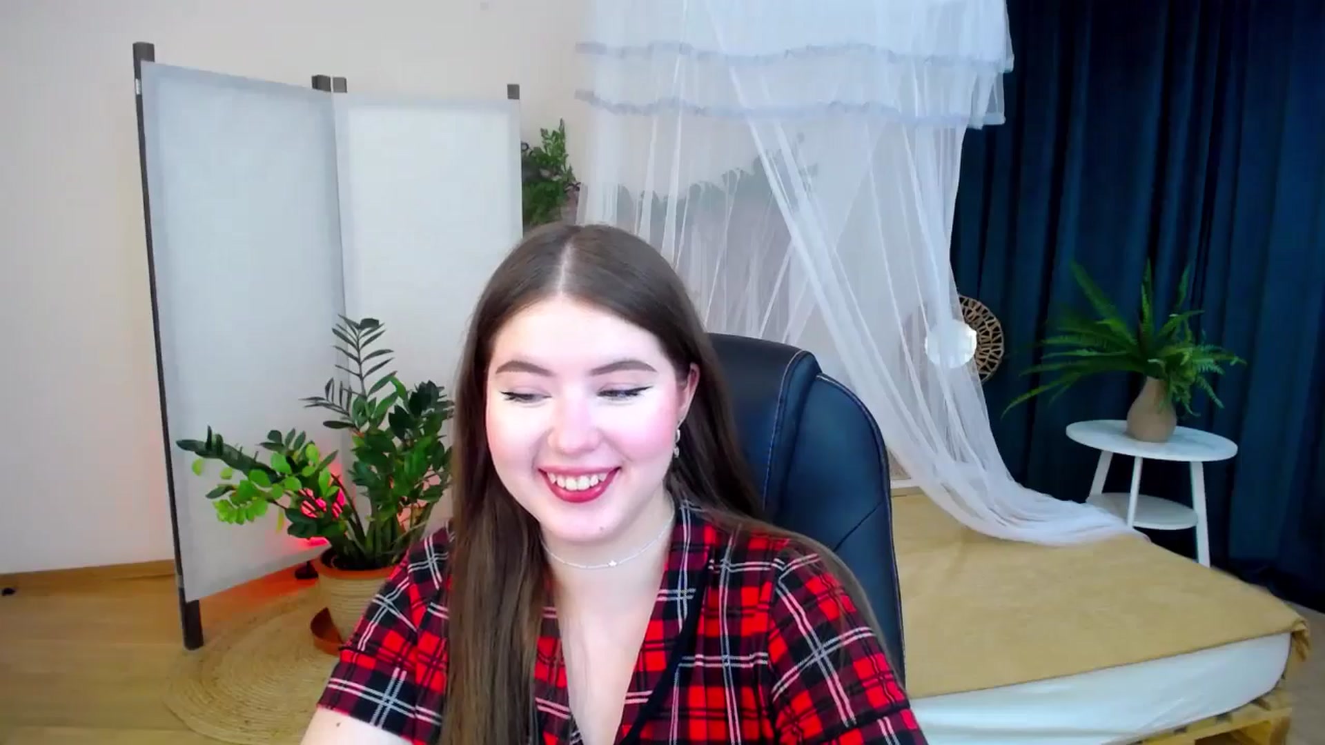 Gallery image thumbnail from AdmireMyEyes's myfreecams stream on, 10/14/2024, 20:32 image 8 of 20