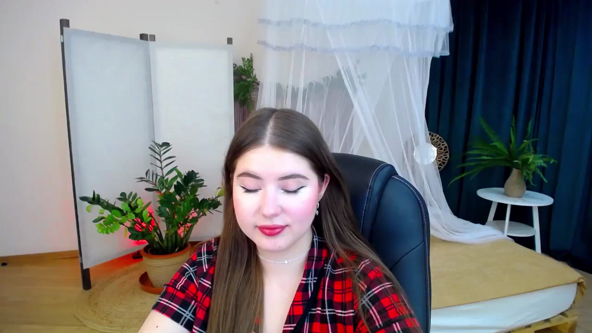 Gallery image thumbnail from AdmireMyEyes's myfreecams stream on, 10/14/2024, 20:32 image 5 of 20
