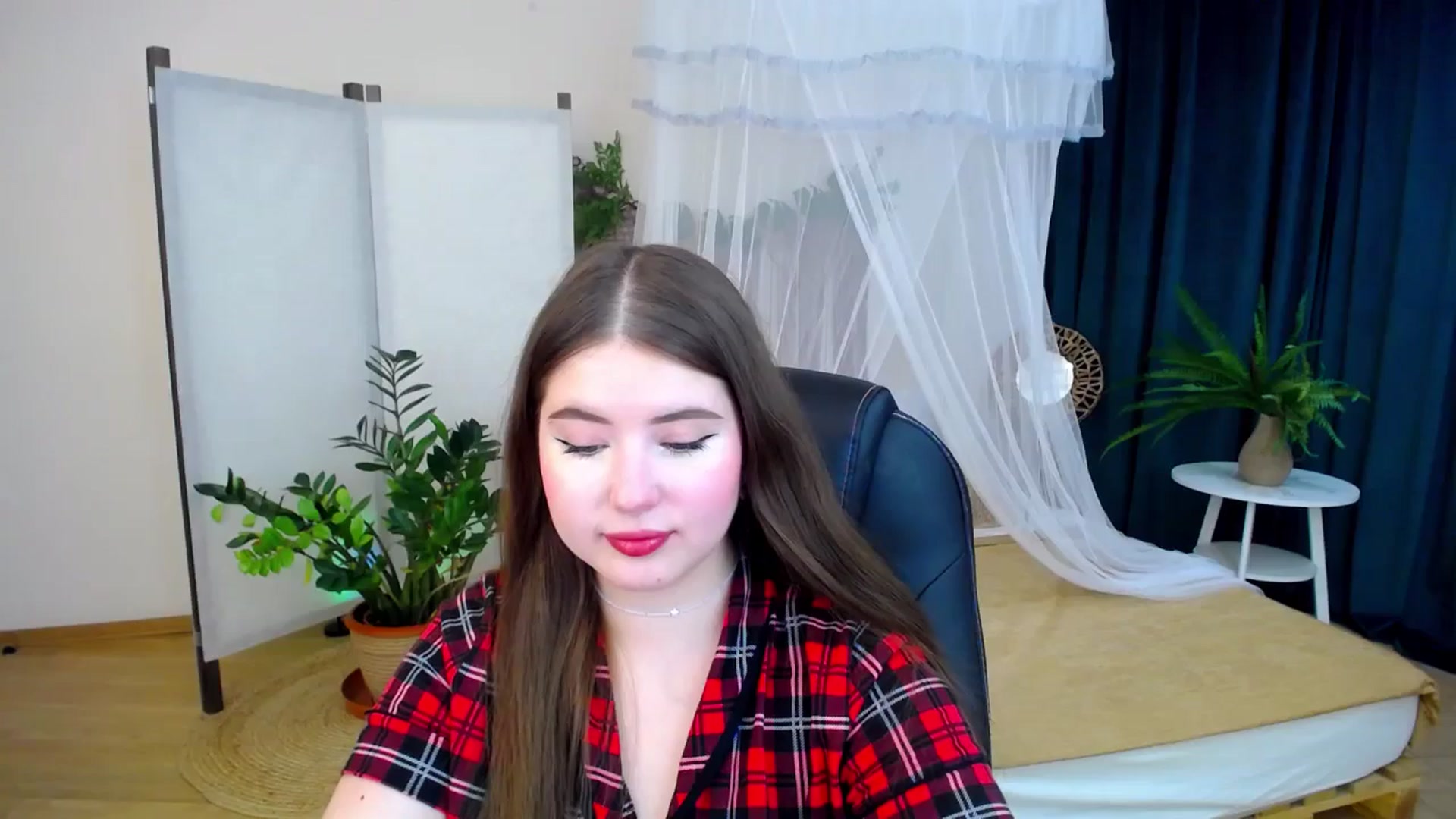 Gallery image thumbnail from AdmireMyEyes's myfreecams stream on, 10/14/2024, 20:32 image 10 of 20