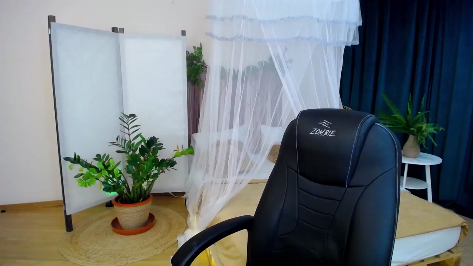 Gallery image thumbnail from AdmireMyEyes's myfreecams stream on, 10/14/2024, 20:32 image 6 of 20