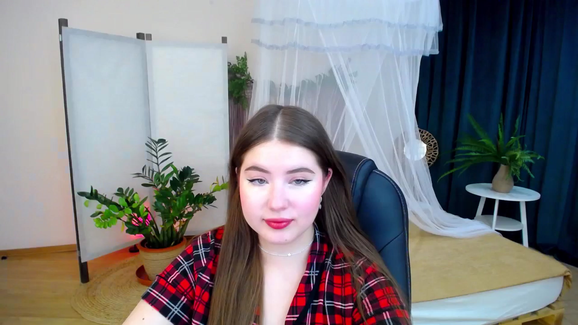 Gallery image thumbnail from AdmireMyEyes's myfreecams stream on, 10/14/2024, 20:32 image 4 of 20