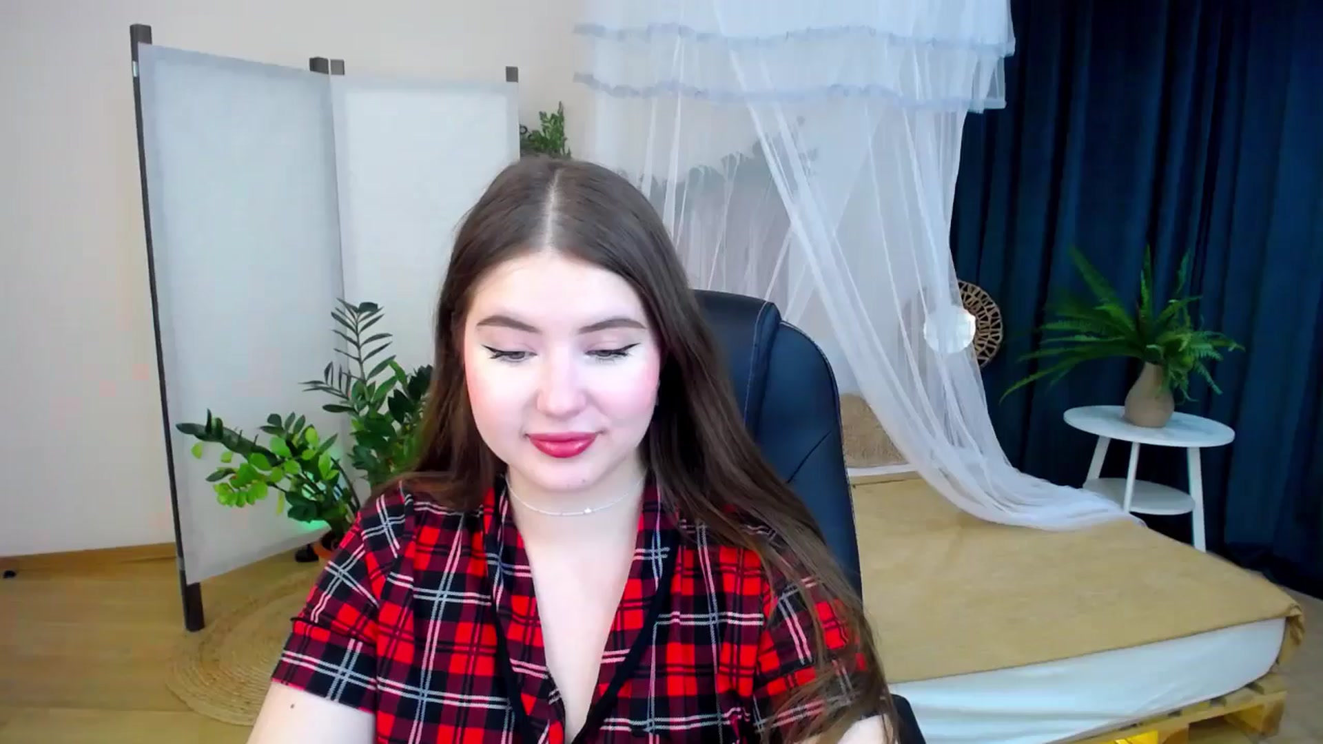 Gallery image thumbnail from AdmireMyEyes's myfreecams stream on, 10/14/2024, 21:17 image 12 of 20