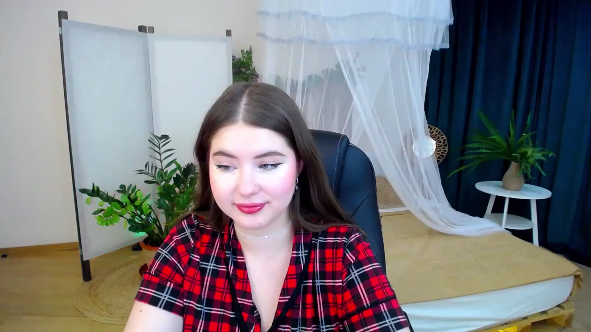 Gallery image thumbnail from AdmireMyEyes's myfreecams stream on, 10/14/2024, 21:17 image 9 of 20