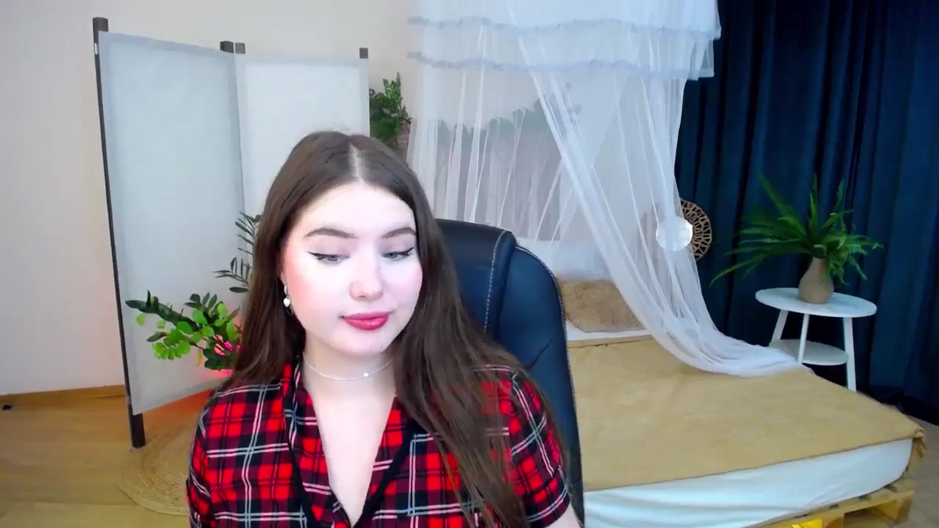 Gallery image thumbnail from AdmireMyEyes's myfreecams stream on, 10/14/2024, 21:17 image 16 of 20