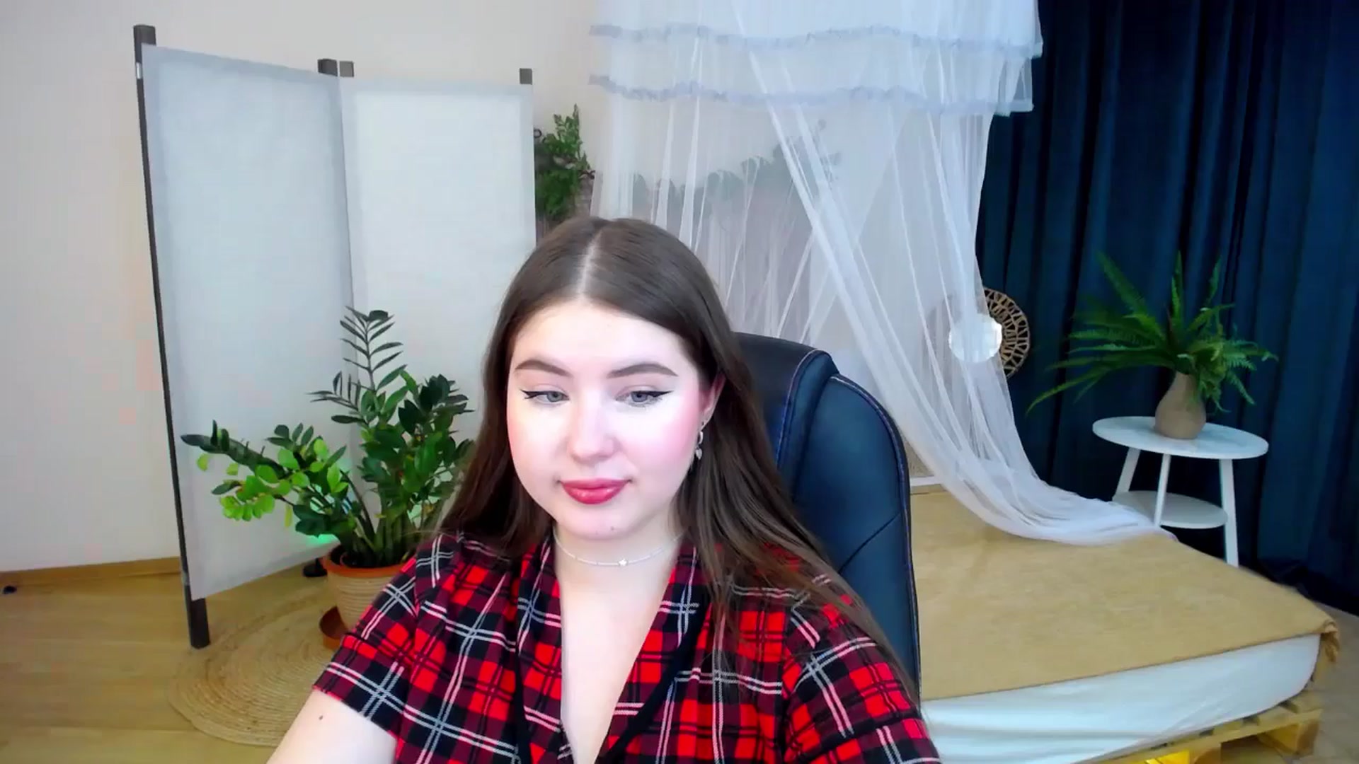 Gallery image thumbnail from AdmireMyEyes's myfreecams stream on, 10/14/2024, 21:17 image 20 of 20