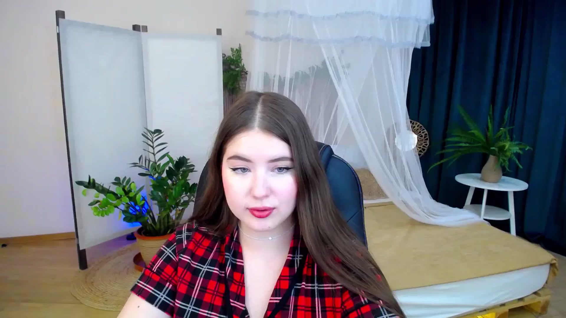 Gallery image thumbnail from AdmireMyEyes's myfreecams stream on, 10/14/2024, 21:17 image 18 of 20