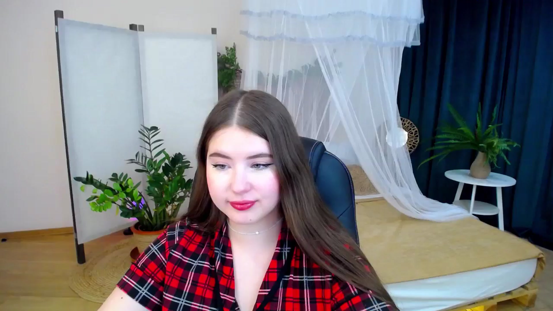 Gallery image thumbnail from AdmireMyEyes's myfreecams stream on, 10/14/2024, 21:17 image 17 of 20