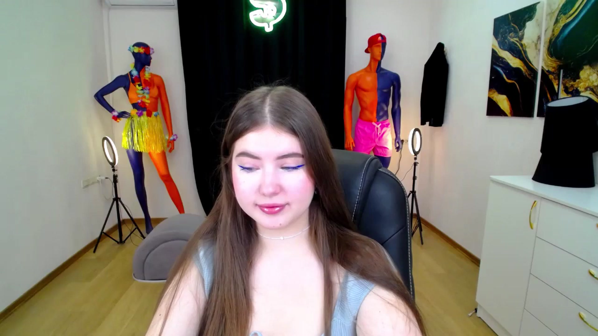 Gallery image thumbnail from AdmireMyEyes's myfreecams stream on, 10/15/2024, 19:17 image 13 of 20