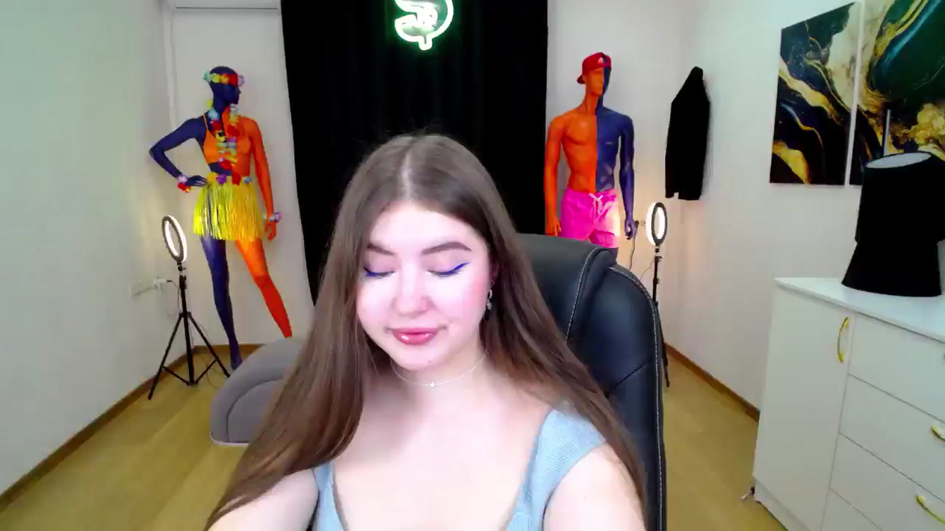 Gallery image thumbnail from AdmireMyEyes's myfreecams stream on, 10/15/2024, 19:17 image 18 of 20