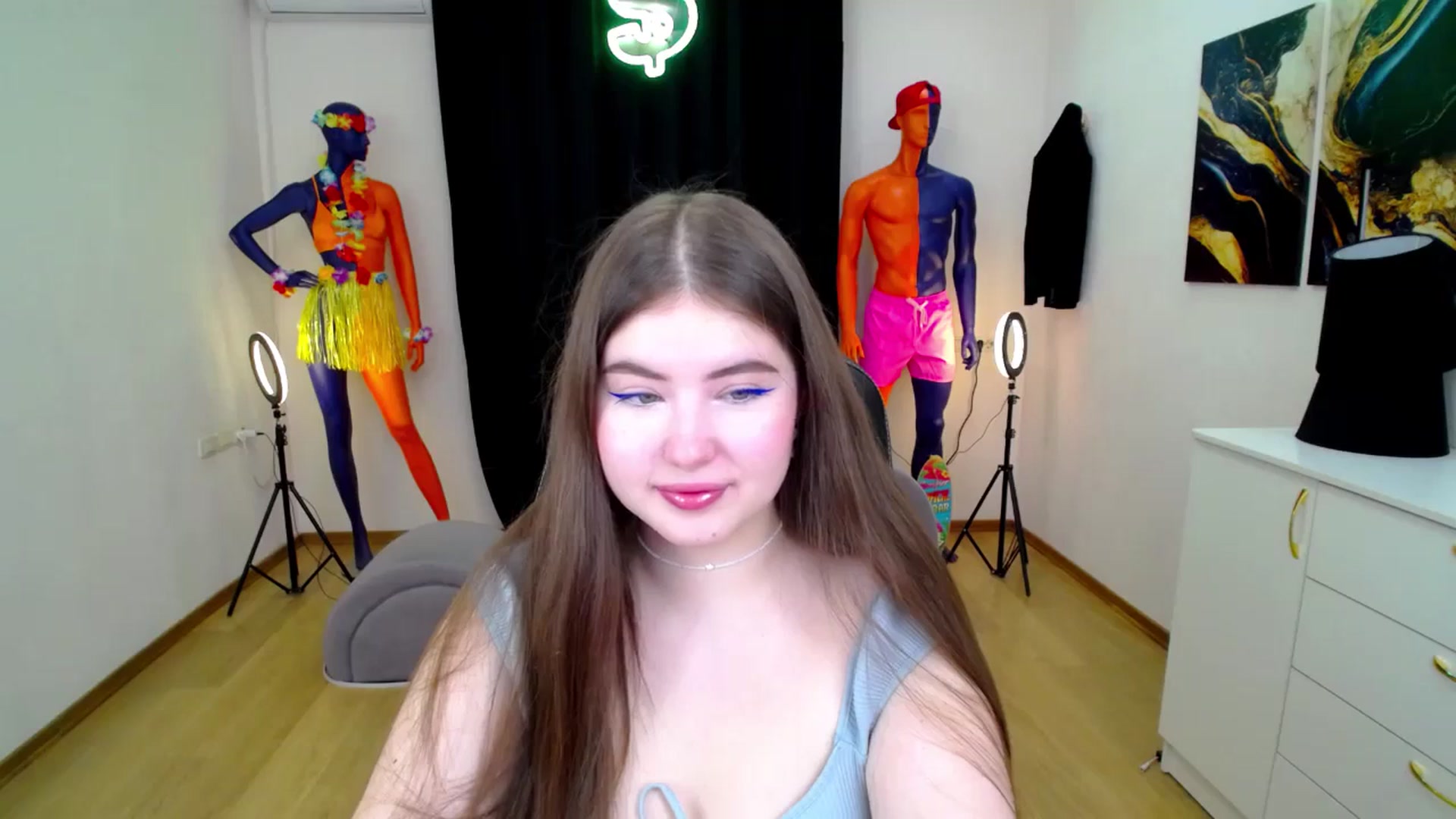 Gallery image thumbnail from AdmireMyEyes's myfreecams stream on, 10/15/2024, 19:17 image 8 of 20