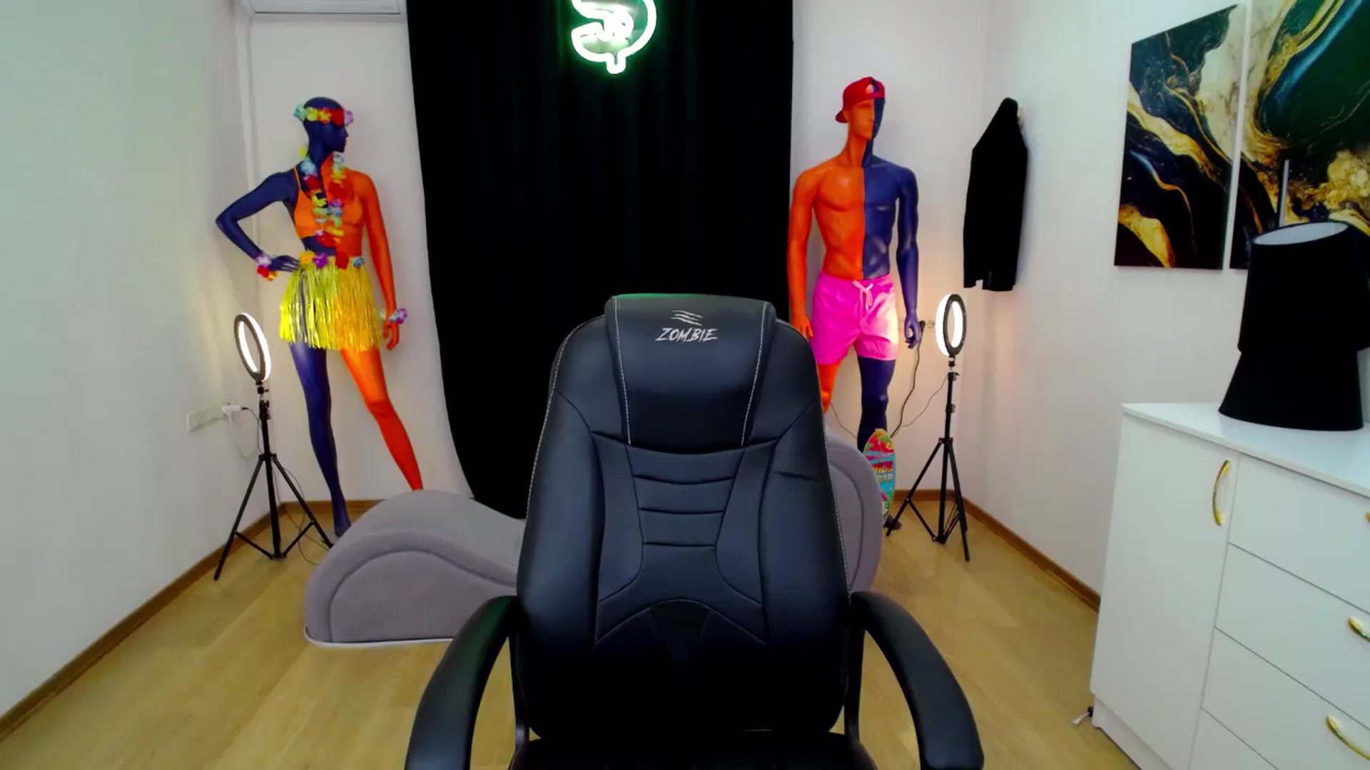 Gallery image thumbnail from AdmireMyEyes's myfreecams stream on, 10/15/2024, 19:17 image 7 of 20