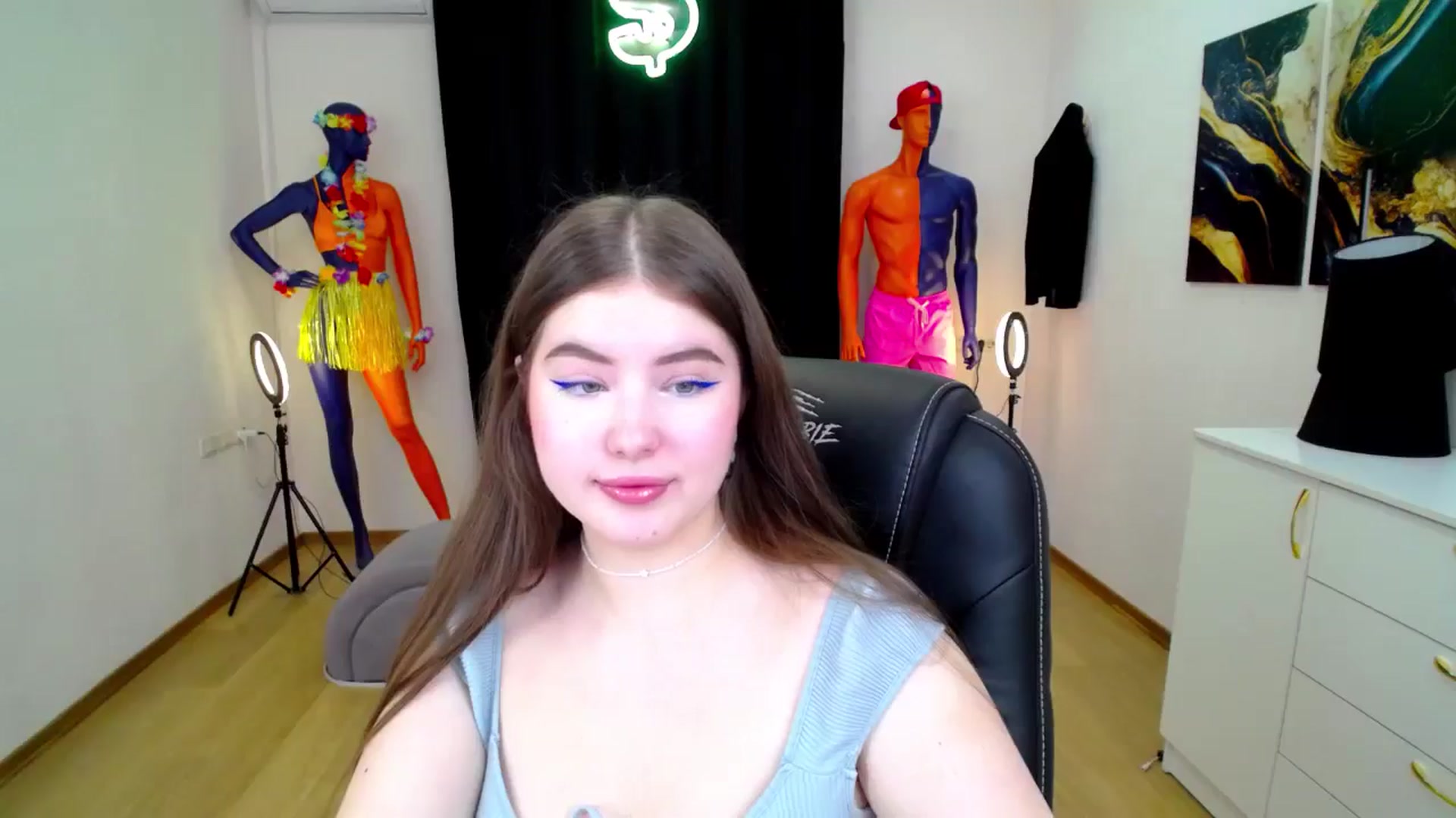 Gallery image thumbnail from AdmireMyEyes's myfreecams stream on, 10/15/2024, 19:17 image 19 of 20