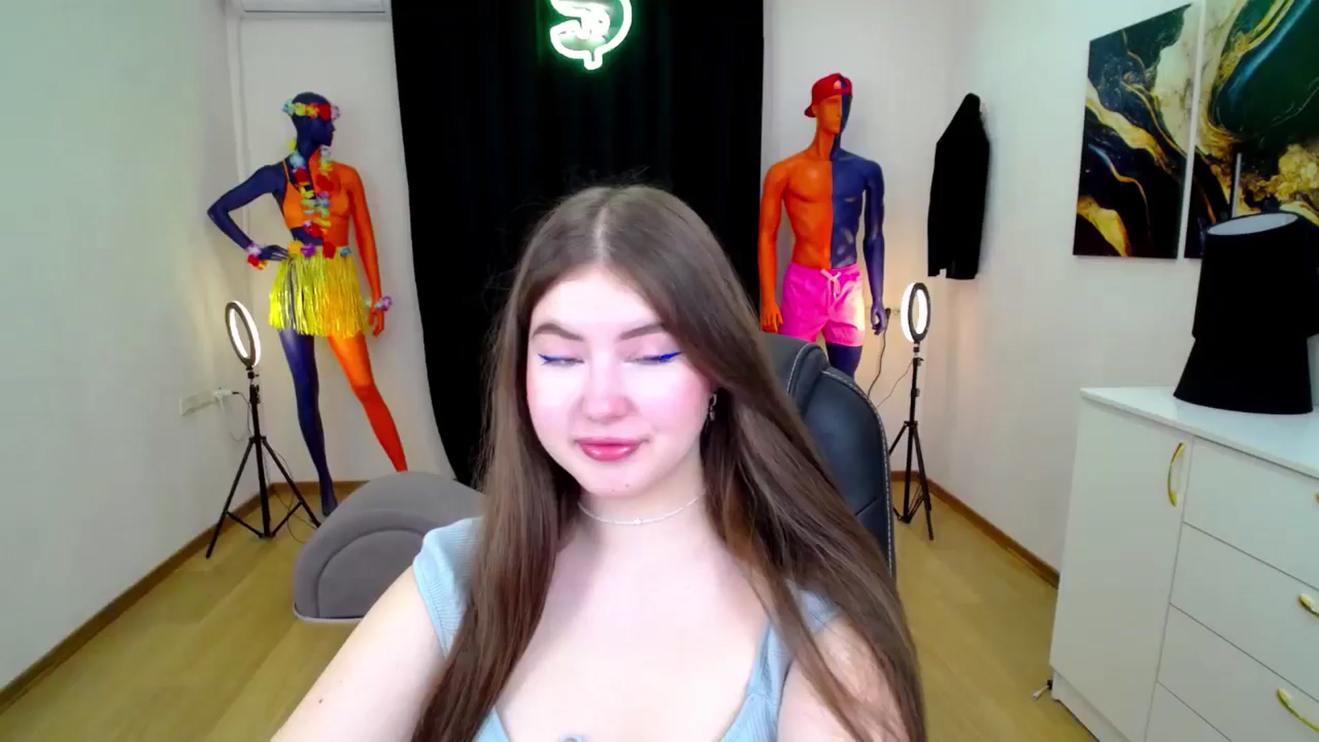 Gallery image thumbnail from AdmireMyEyes's myfreecams stream on, 10/15/2024, 19:17 image 11 of 20