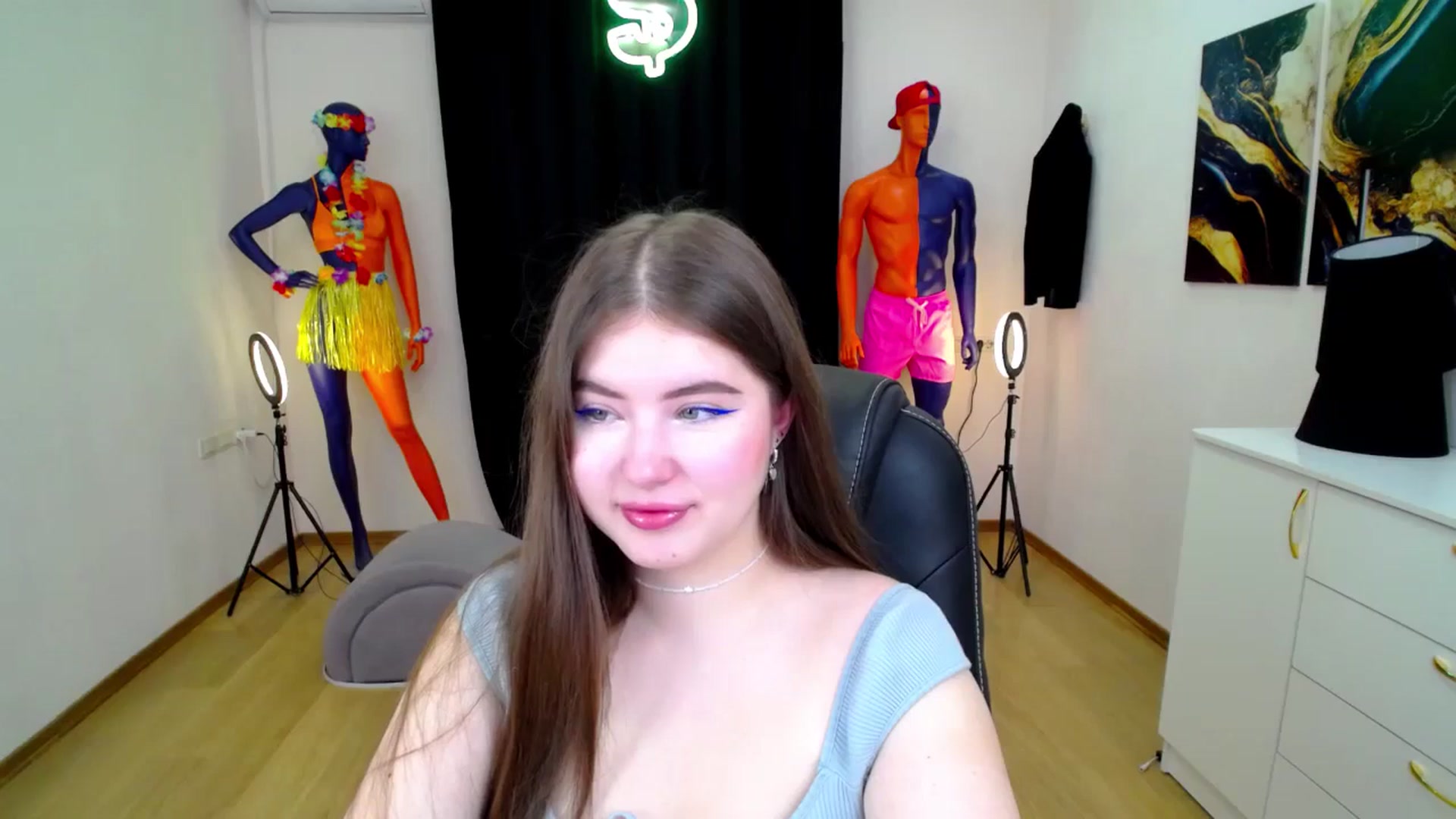 Gallery image thumbnail from AdmireMyEyes's myfreecams stream on, 10/15/2024, 19:17 image 10 of 20