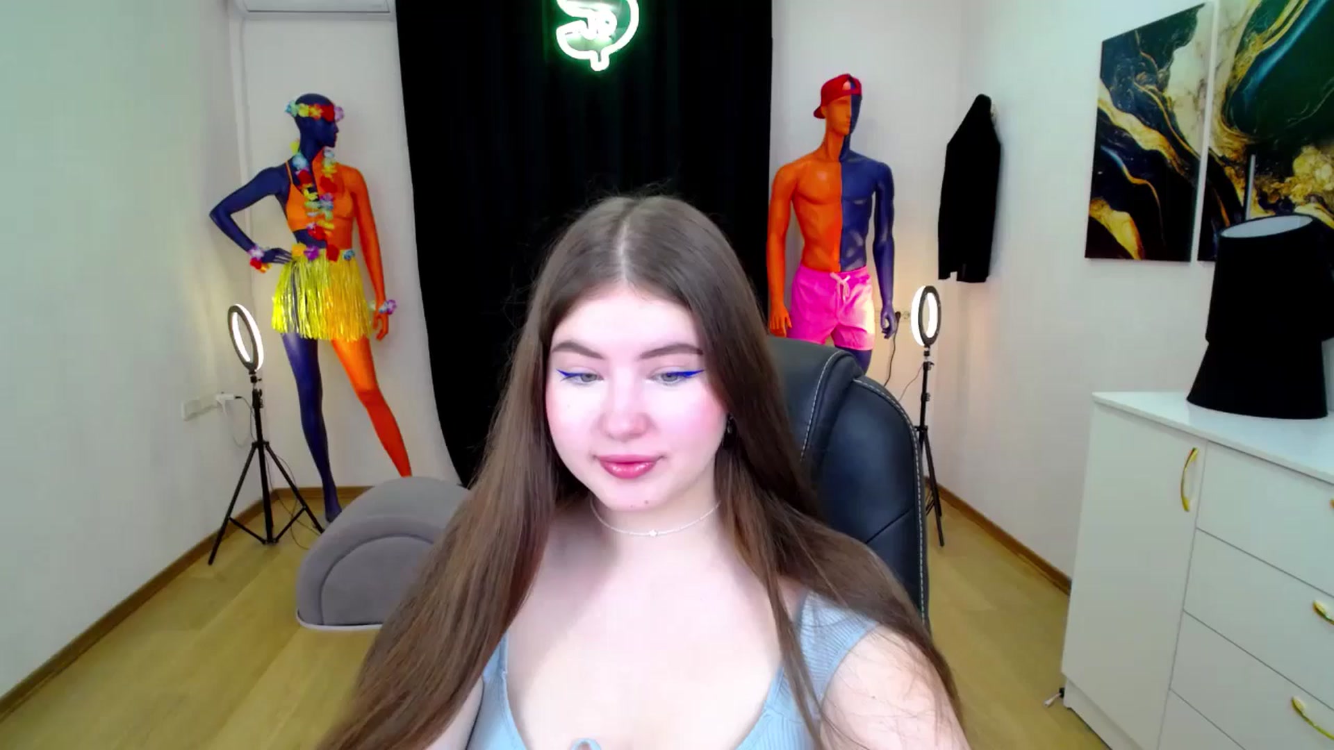 Gallery image thumbnail from AdmireMyEyes's myfreecams stream on, 10/15/2024, 19:17 image 12 of 20