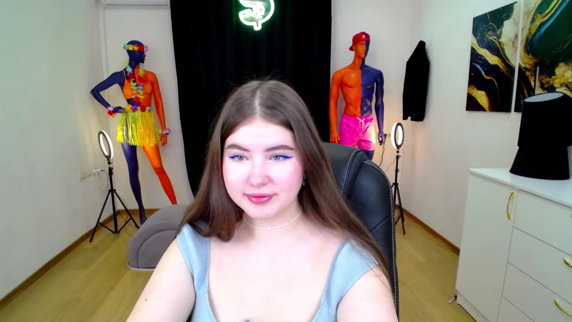 Gallery image thumbnail from AdmireMyEyes's myfreecams stream on, 10/15/2024, 19:17 image 16 of 20