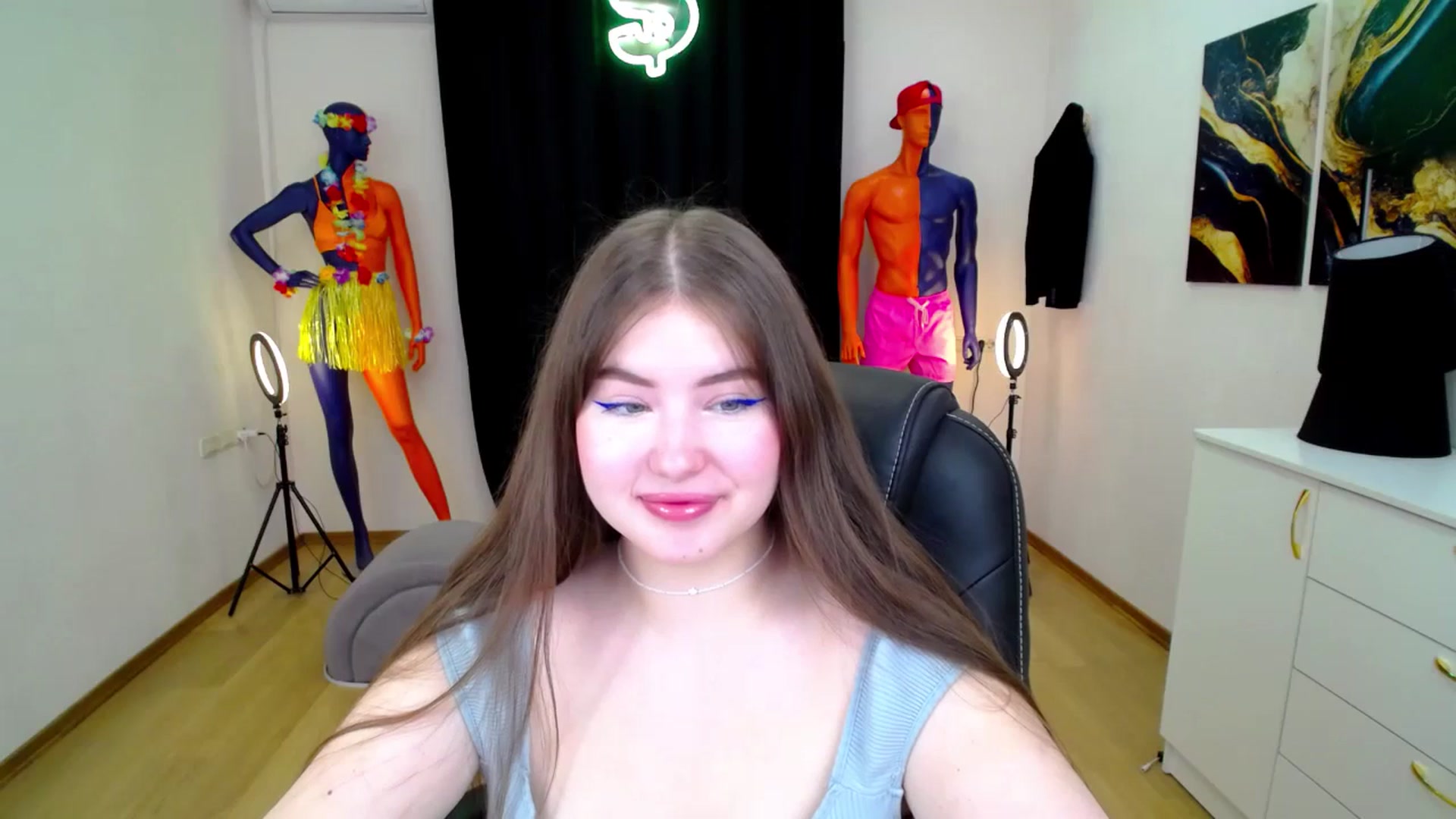 Gallery image thumbnail from AdmireMyEyes's myfreecams stream on, 10/15/2024, 19:17 image 17 of 20
