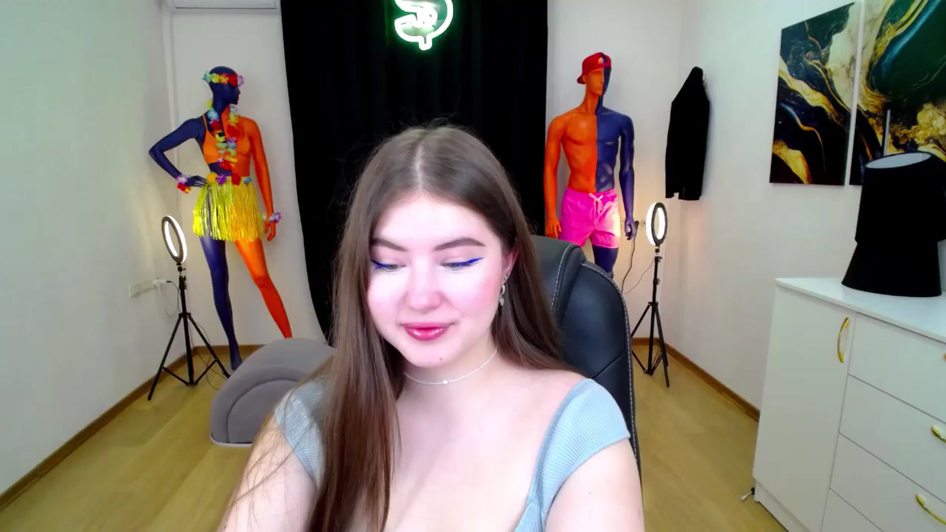 Gallery image thumbnail from AdmireMyEyes's myfreecams stream on, 10/15/2024, 19:17 image 9 of 20