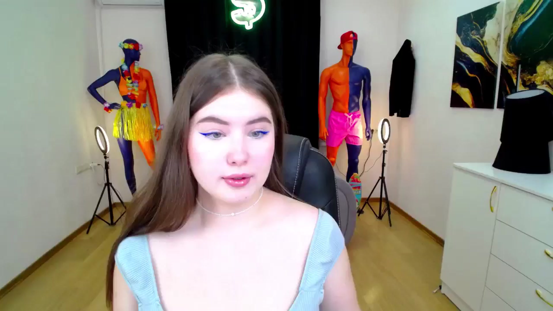 Gallery image thumbnail from AdmireMyEyes's myfreecams stream on, 10/15/2024, 19:17 image 15 of 20