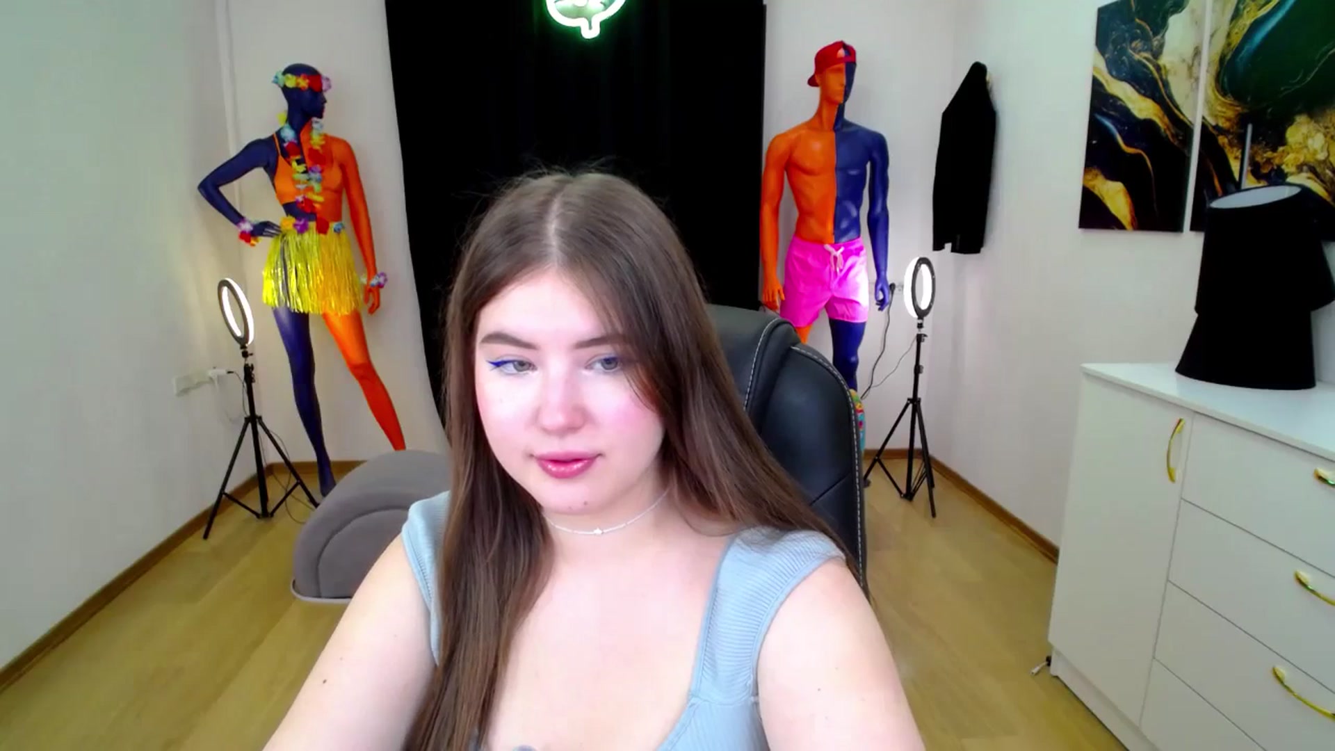 Gallery image thumbnail from AdmireMyEyes's myfreecams stream on, 10/15/2024, 23:25 image 7 of 20