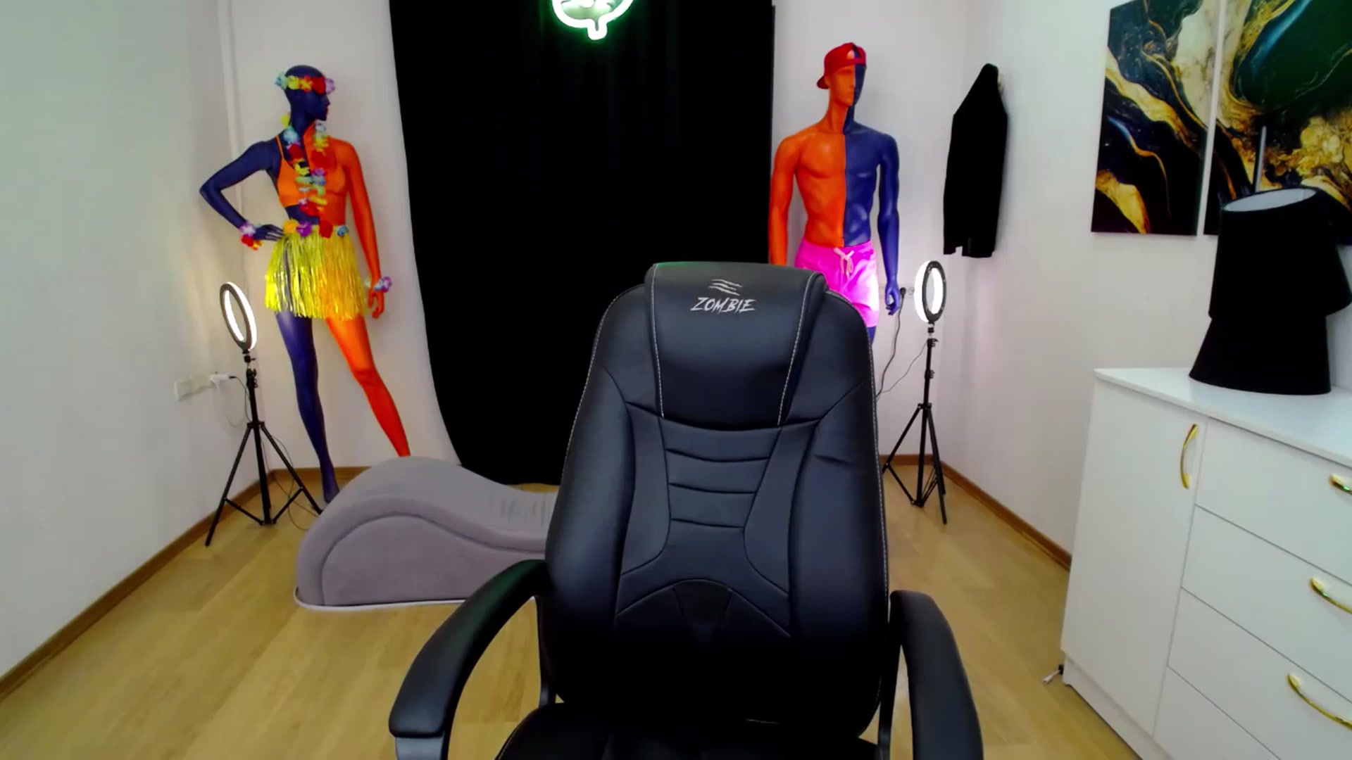 Gallery image thumbnail from AdmireMyEyes's myfreecams stream on, 10/15/2024, 23:25 image 3 of 20