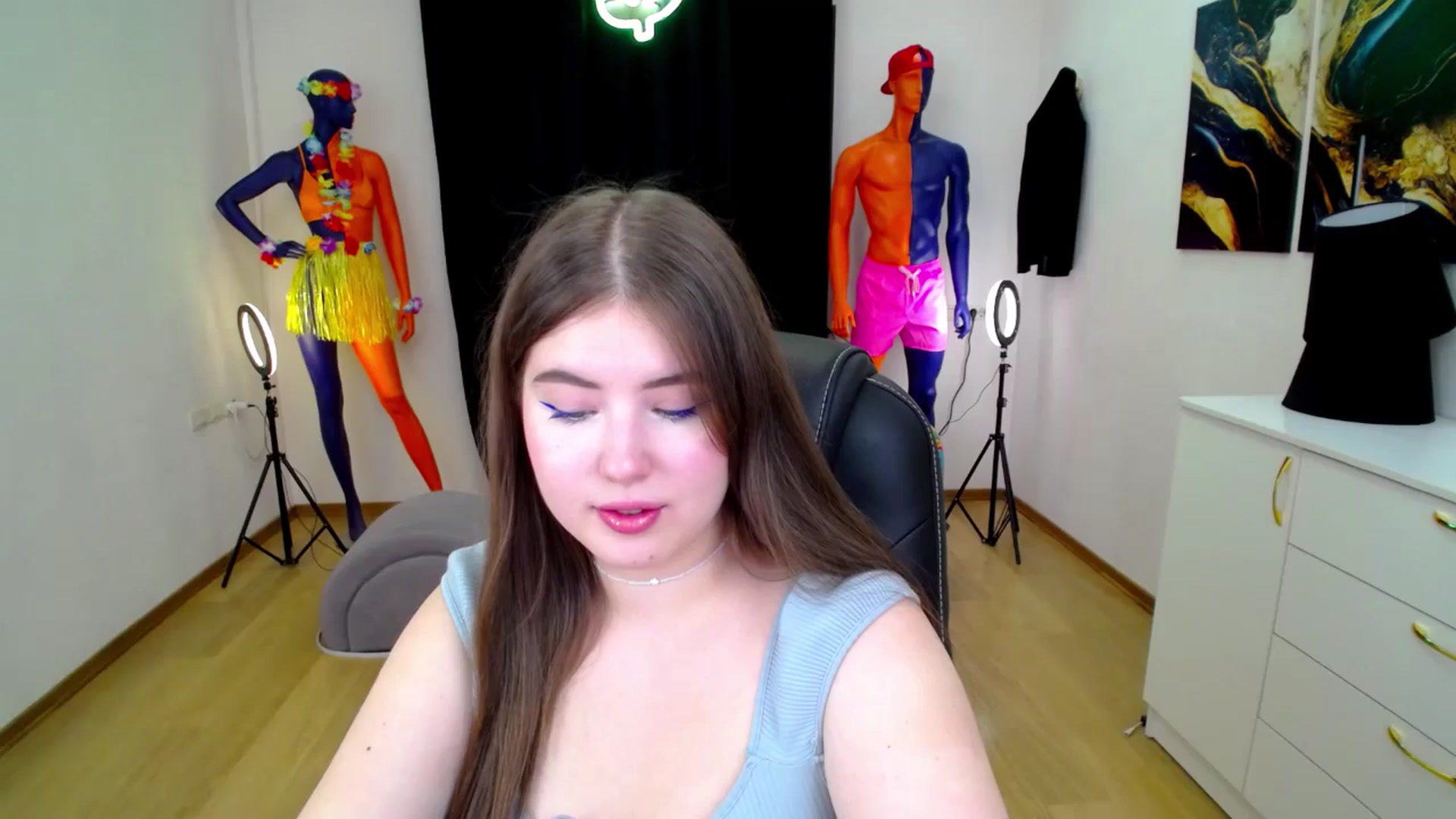 Gallery image thumbnail from AdmireMyEyes's myfreecams stream on, 10/15/2024, 23:25 image 6 of 20