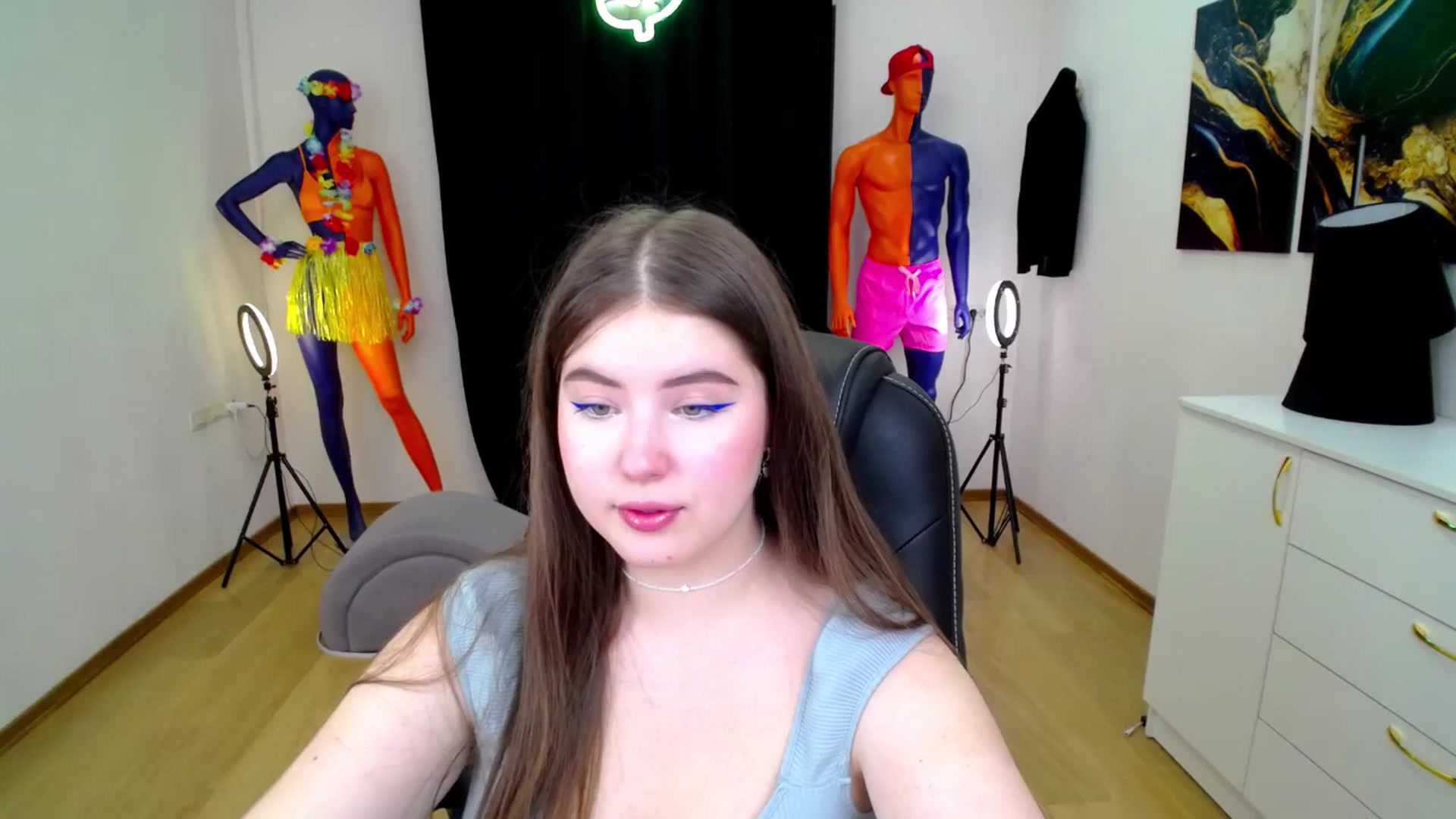 Gallery image thumbnail from AdmireMyEyes's myfreecams stream on, 10/15/2024, 23:25 image 1 of 20