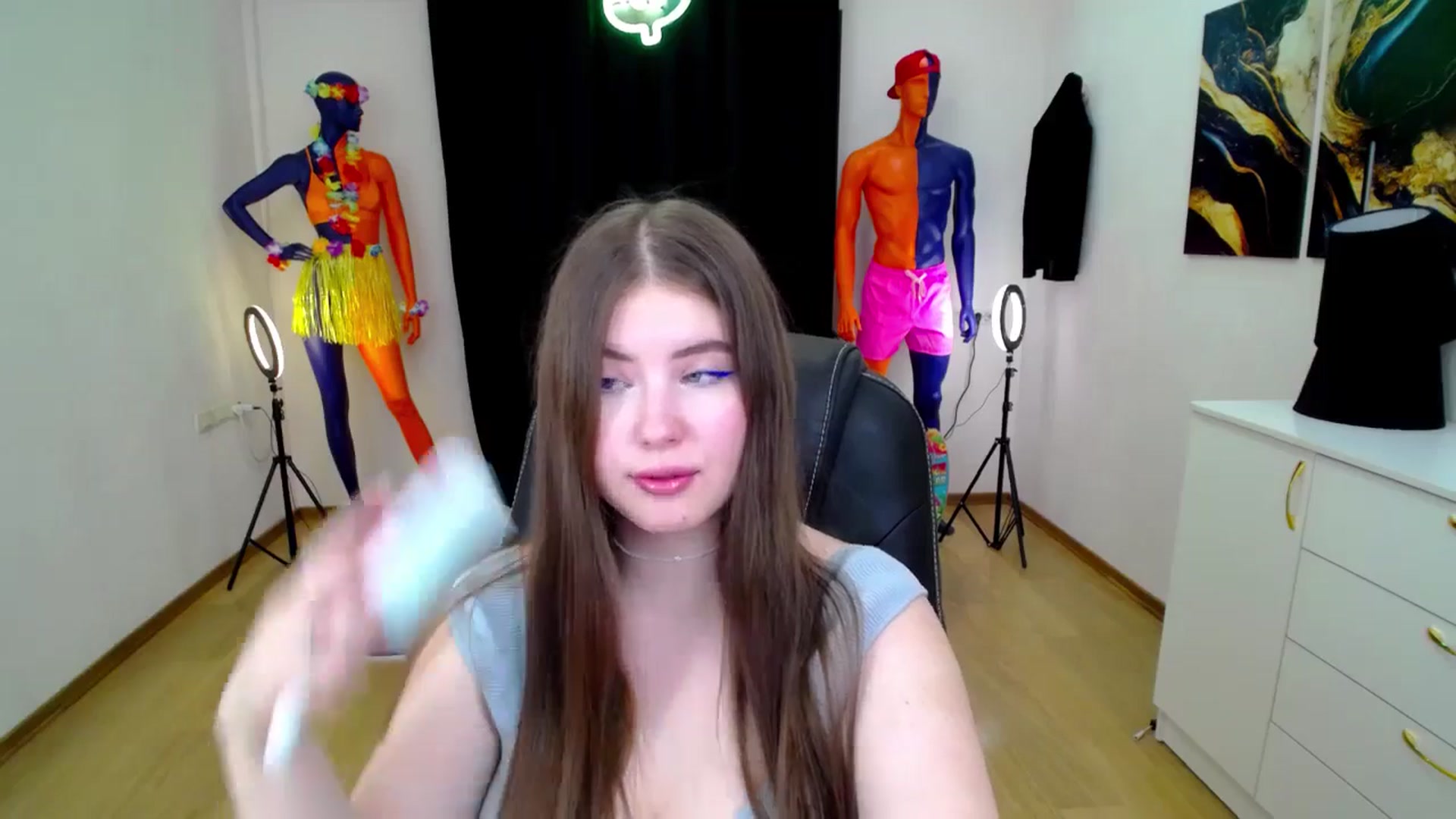 Gallery image thumbnail from AdmireMyEyes's myfreecams stream on, 10/15/2024, 23:25 image 18 of 20