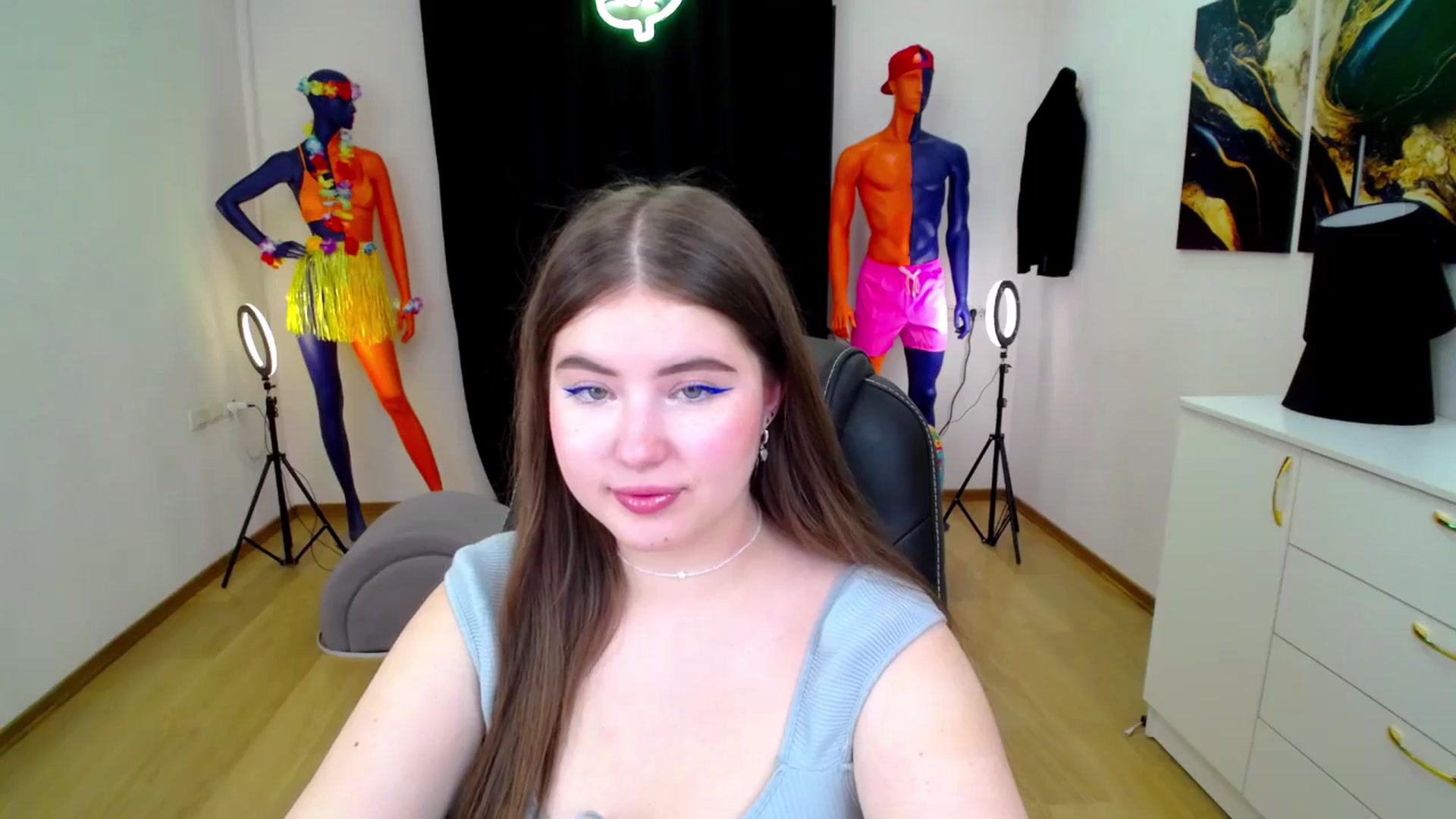 Gallery image thumbnail from AdmireMyEyes's myfreecams stream on, 10/15/2024, 23:25 image 8 of 20