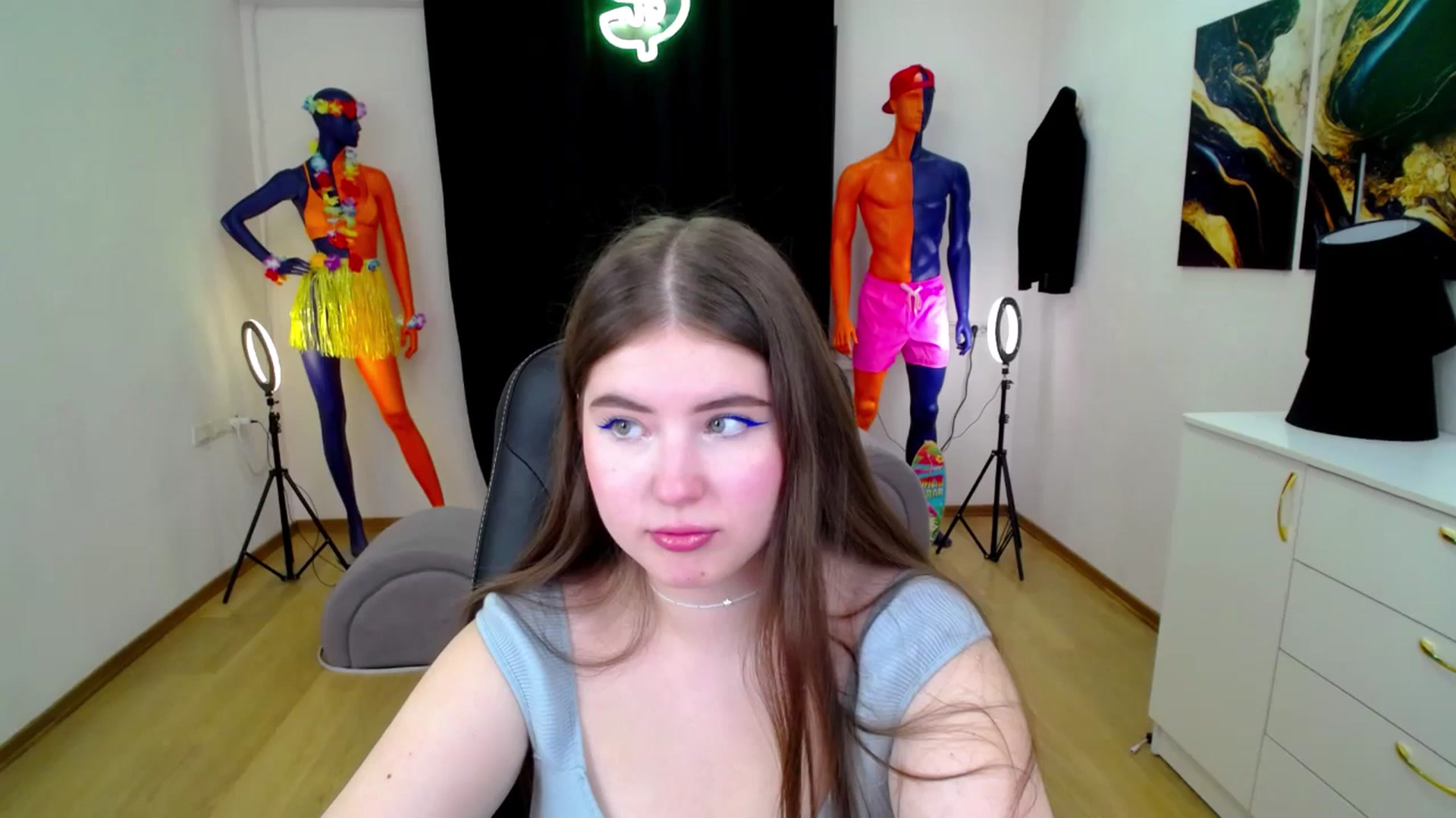Gallery image thumbnail from AdmireMyEyes's myfreecams stream on, 10/15/2024, 23:44 image 18 of 20