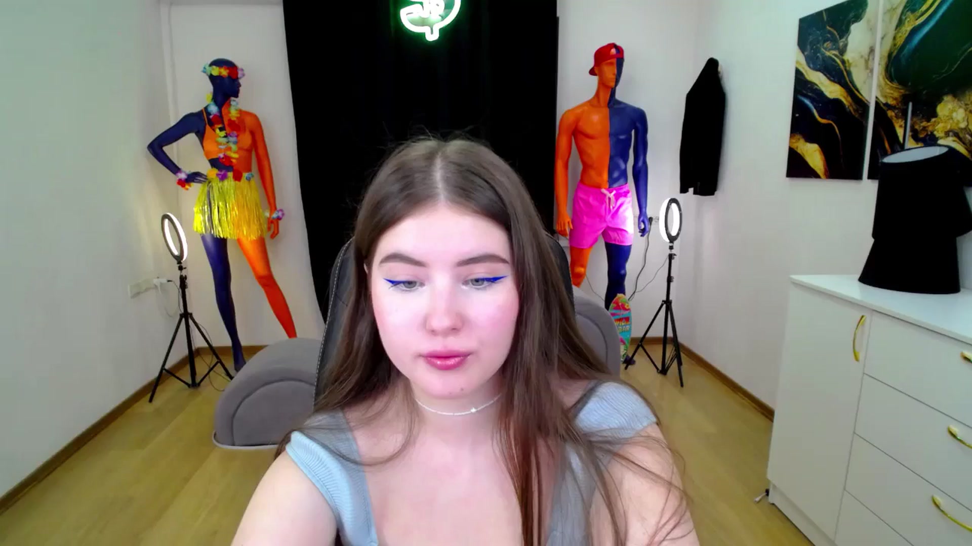 Gallery image thumbnail from AdmireMyEyes's myfreecams stream on, 10/15/2024, 23:44 image 16 of 20